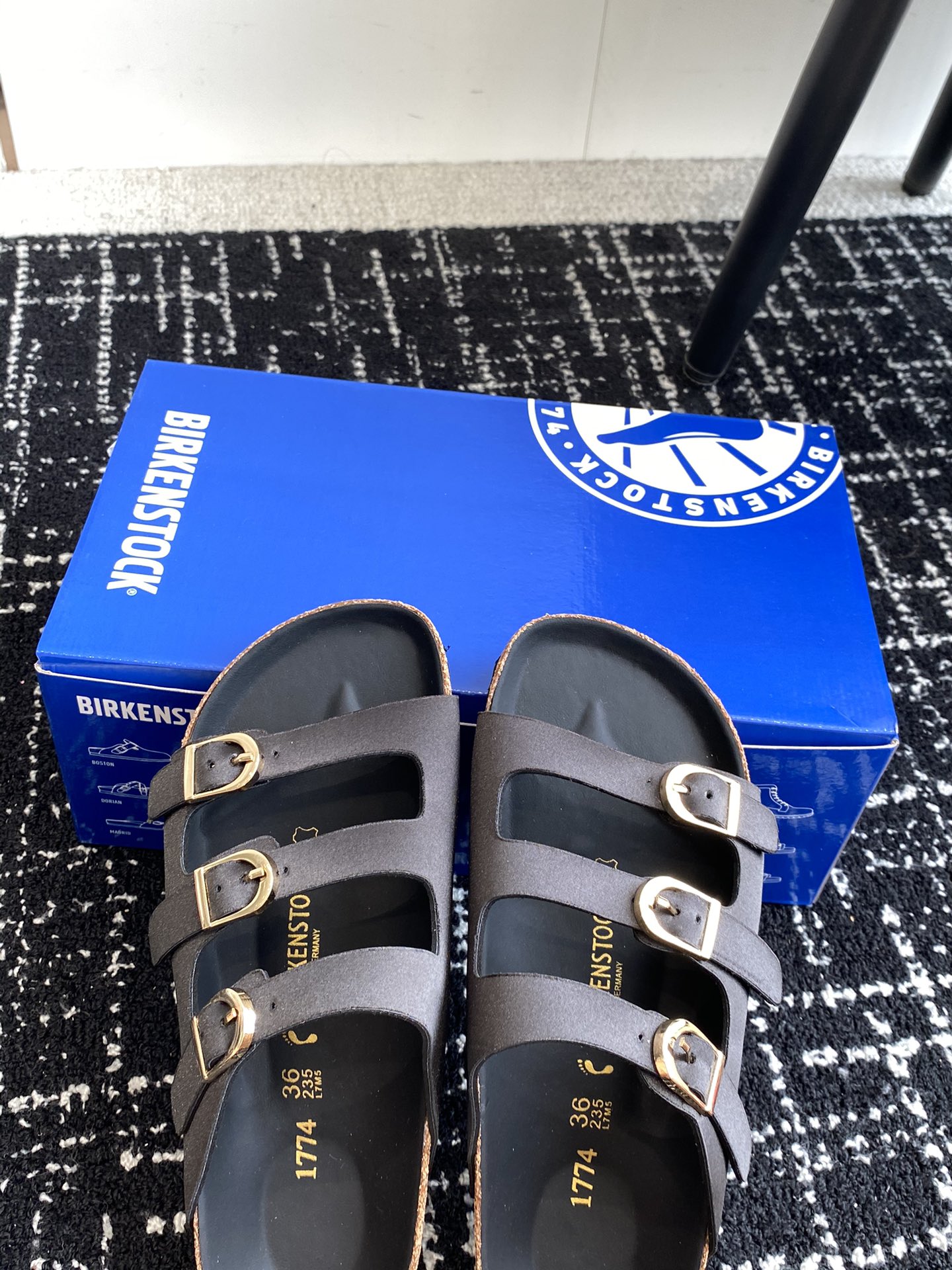 Birkenstock系列拖鞋这两个品牌刚出联名我就心动了代购找很久才买到货真的一鞋难求真的超级好看姐妹