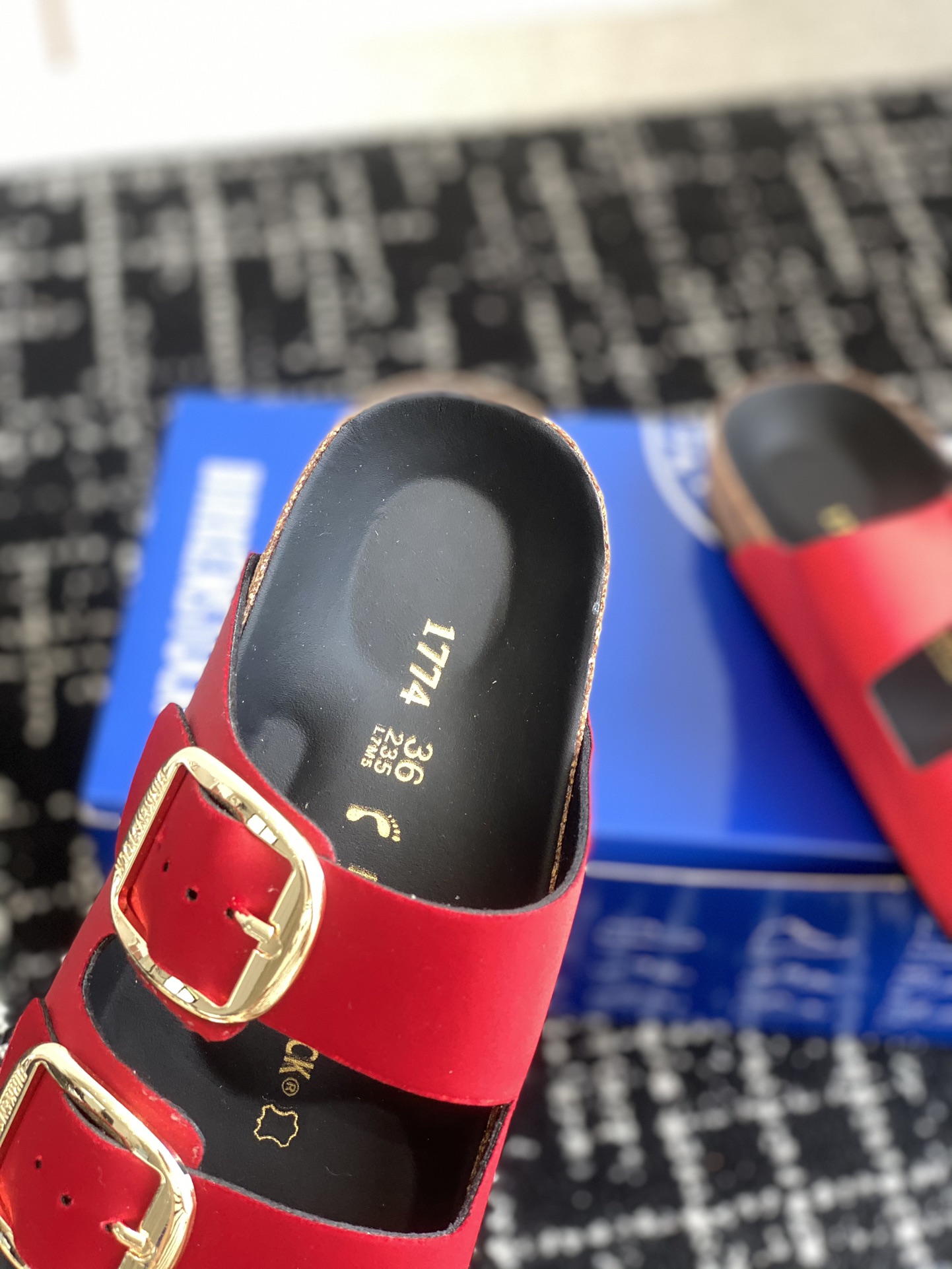 Birkenstock系列拖鞋这两个品牌刚出联名我就心动了代购找很久才买到货真的一鞋难求真的超级好看姐妹