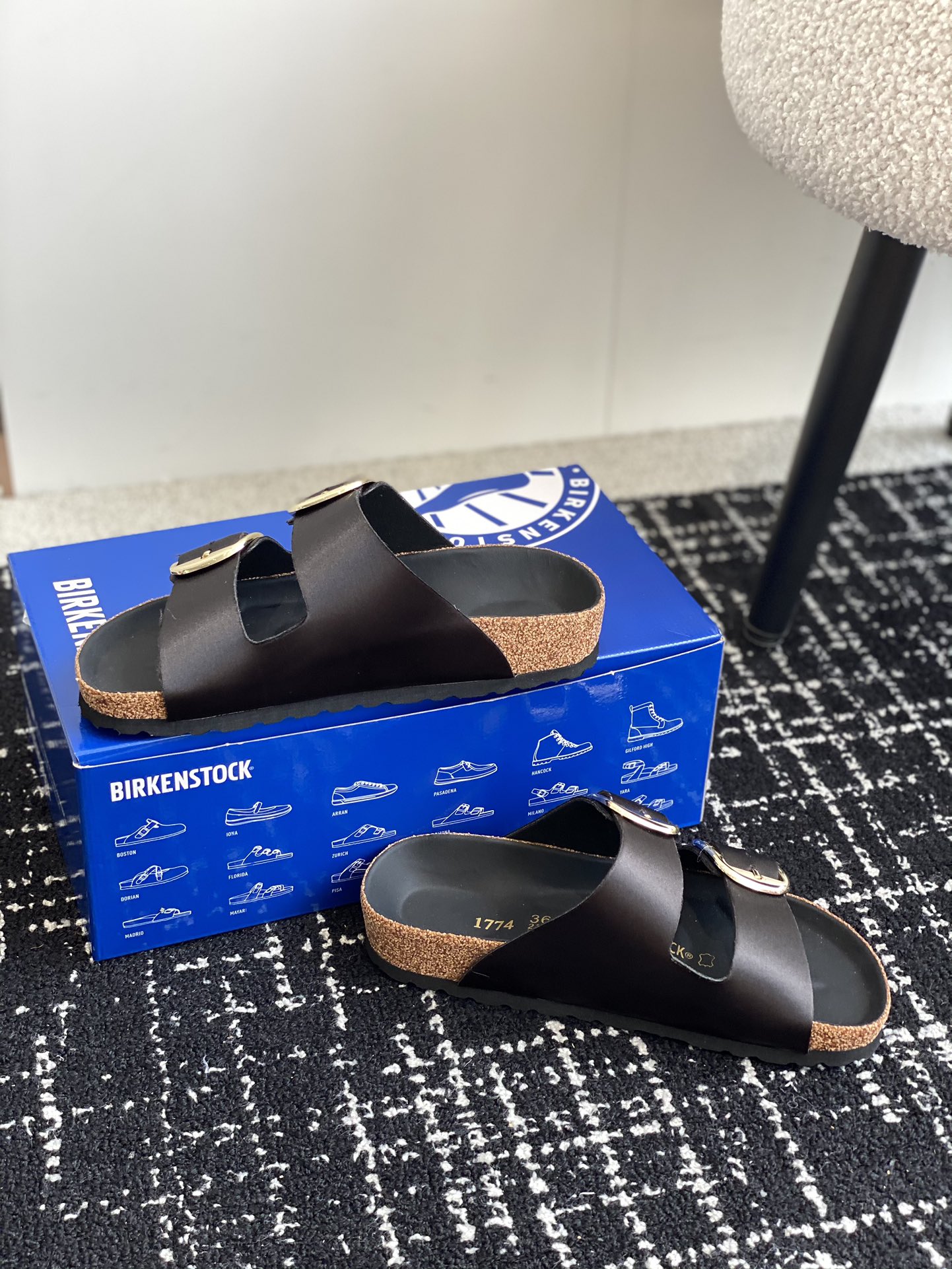 Birkenstock系列拖鞋这两个品牌刚出联名我就心动了代购找很久才买到货真的一鞋难求真的超级好看姐妹