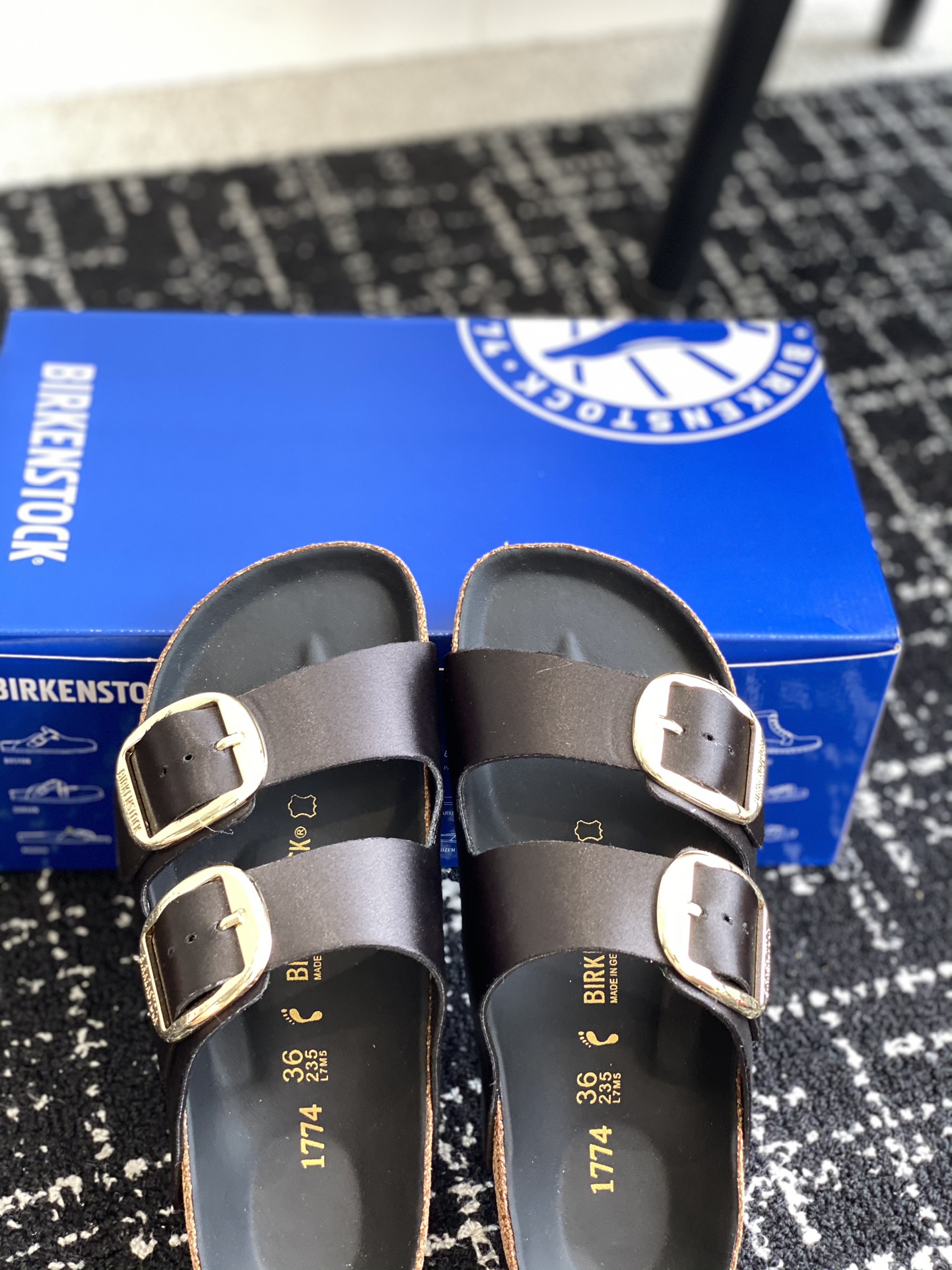 Birkenstock系列拖鞋这两个品牌刚出联名我就心动了代购找很久才买到货真的一鞋难求真的超级好看姐妹