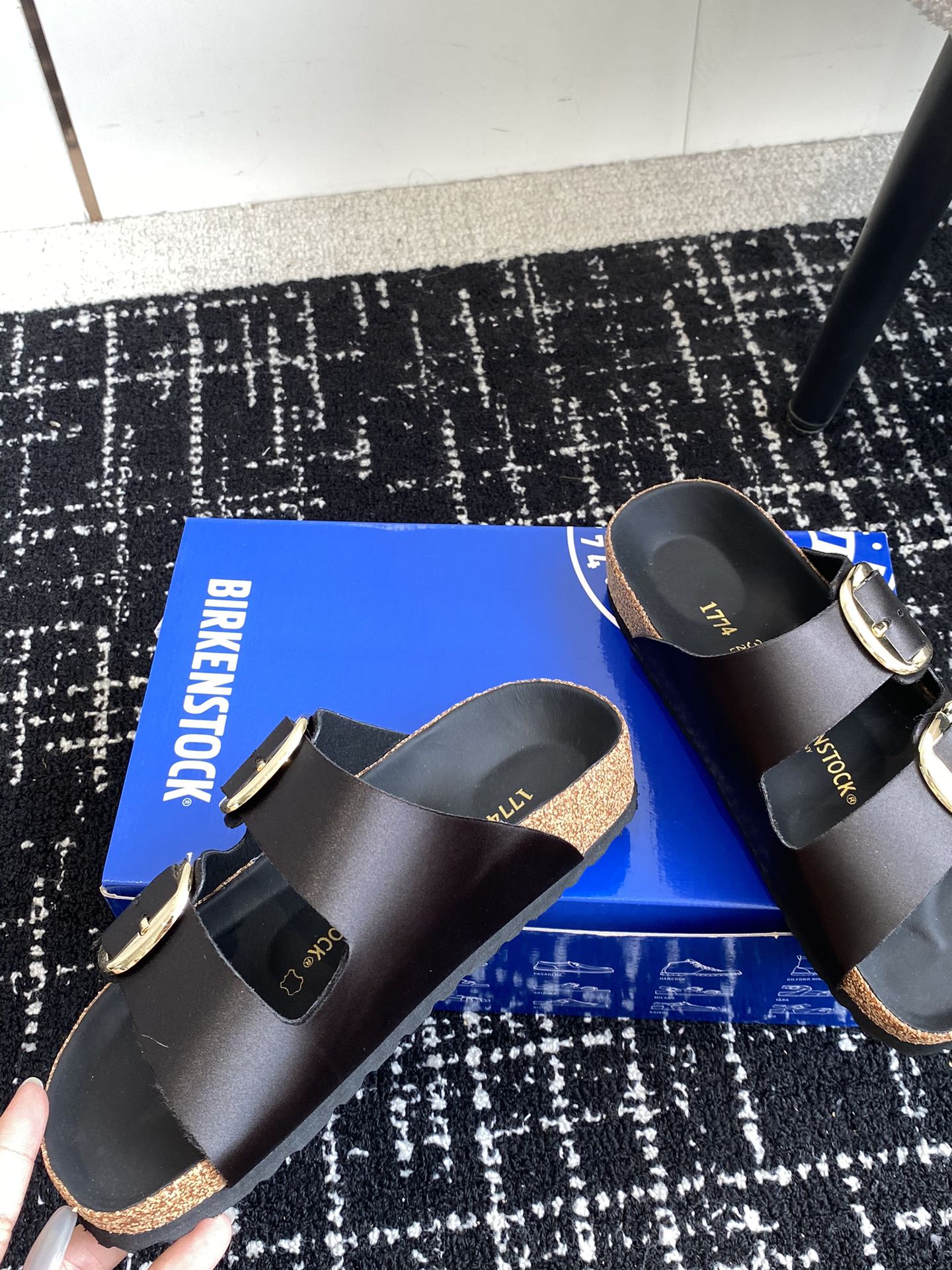 Birkenstock系列拖鞋这两个品牌刚出联名我就心动了代购找很久才买到货真的一鞋难求真的超级好看姐妹