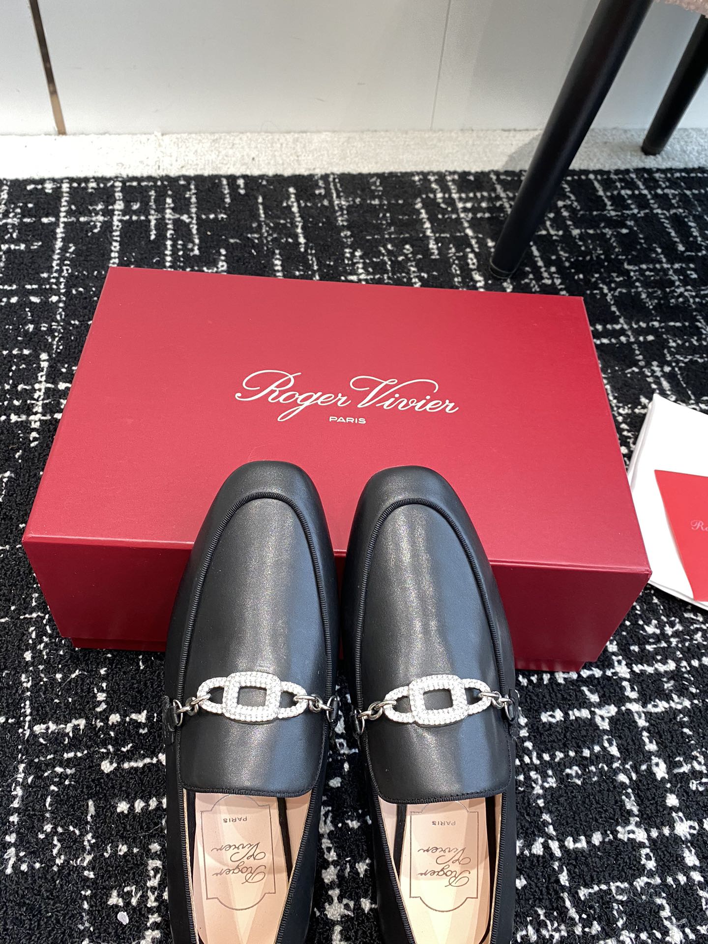 RogerVivier24ss春夏钻扣乐福鞋巅峰制作大老们可以看过来太美腻了RV新款钻扣乐福鞋一年四季拒