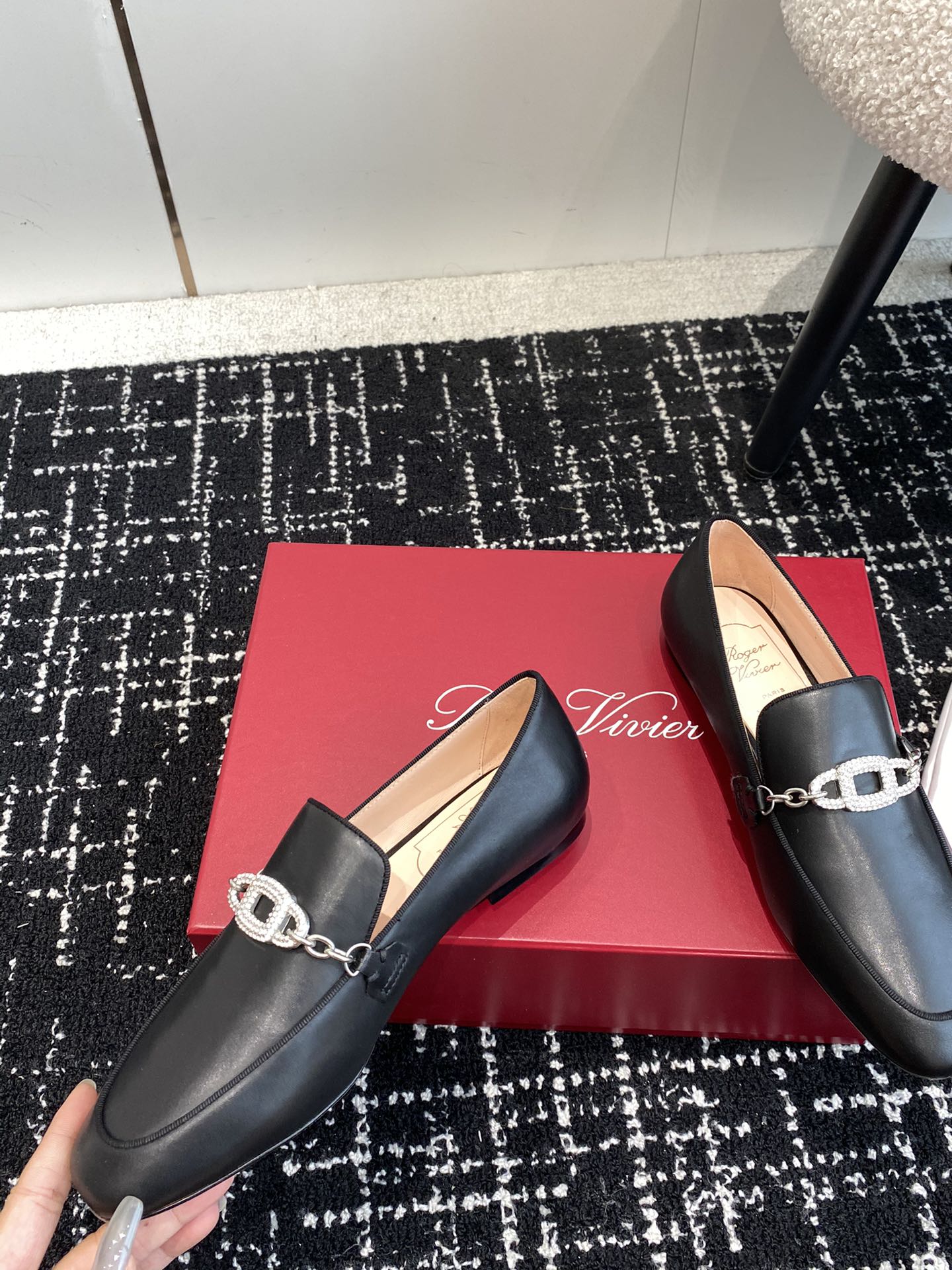 RogerVivier24ss春夏钻扣乐福鞋巅峰制作大老们可以看过来太美腻了RV新款钻扣乐福鞋一年四季拒