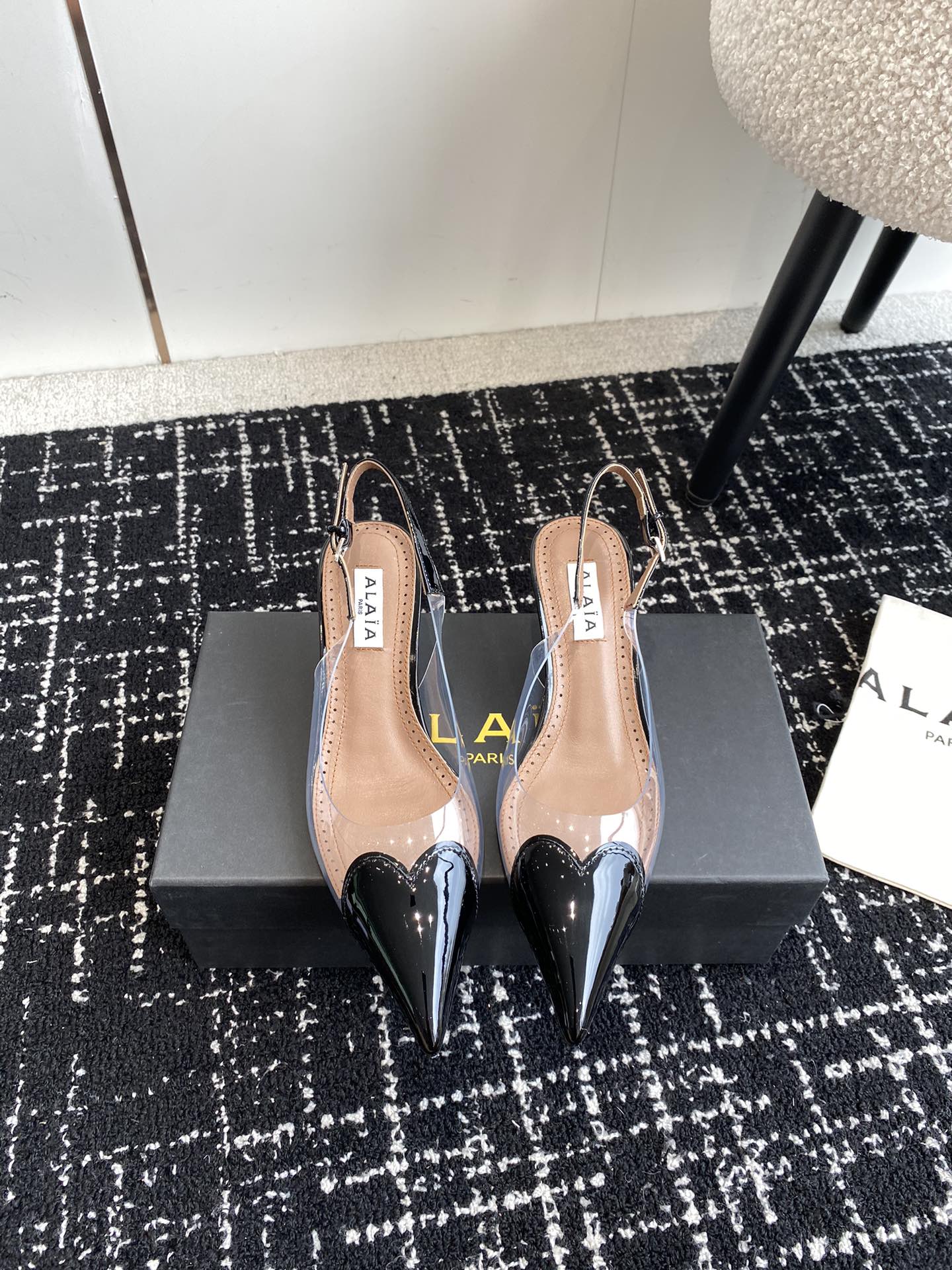 ALAÏAHIGHLOVE24ss春夏新款拖鞋外网大博人手一双的highlove高跟鞋来啦这款PVC高跟