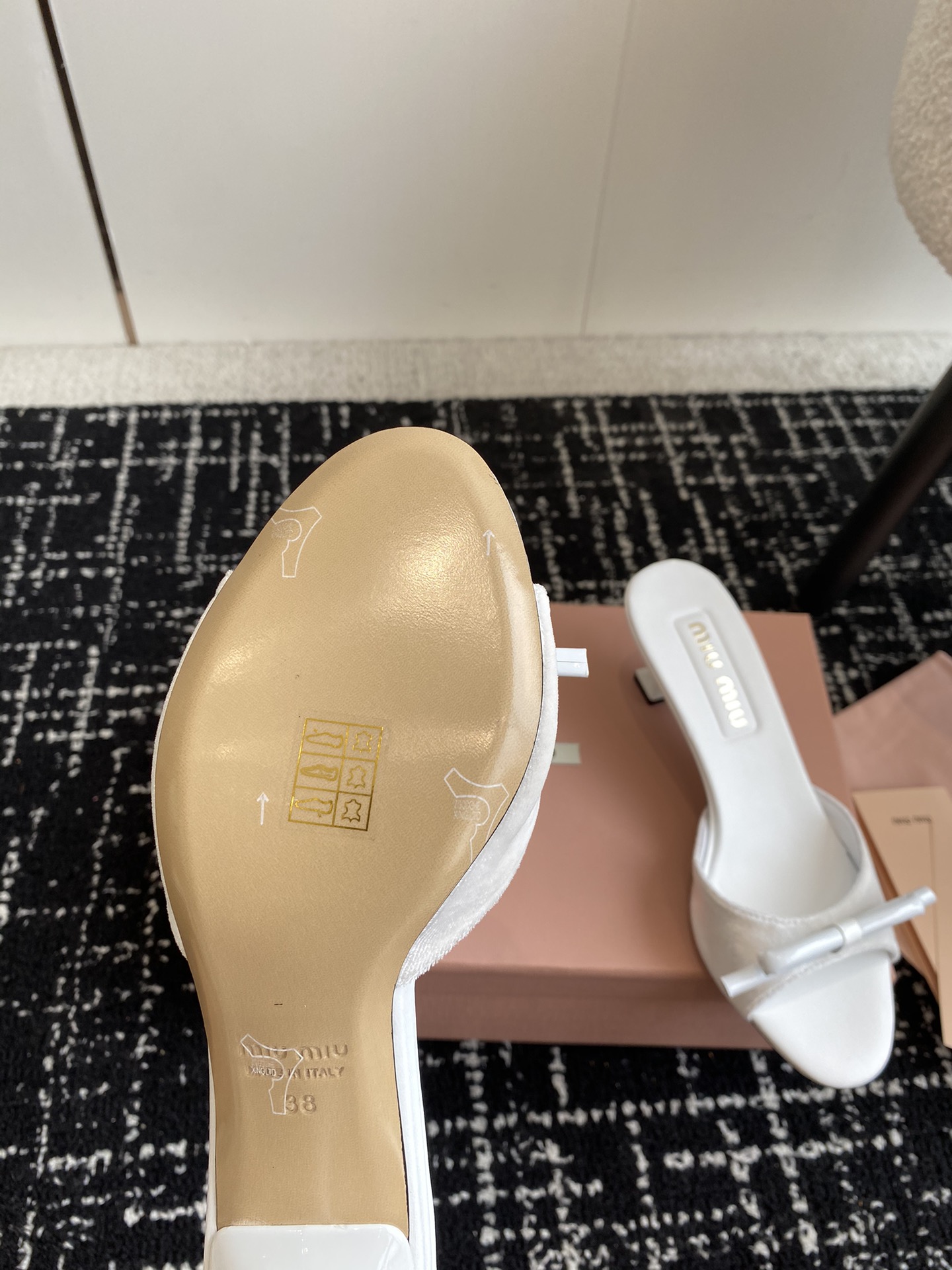 MiuMiu24ss新款蝴蝶结钻面露趾高跟拖鞋小仙女高跟鞋两个跟高真的太贴心啦5.5cm妥妥大长腿视觉钻