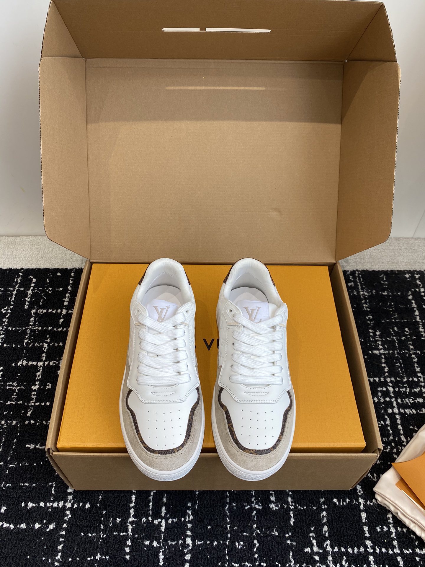 Louis Vuitton Skateboard Shoes Sneakers Casual Shoes White Unisex Women Men Cowhide Nylon Spring/Summer Collection Casual