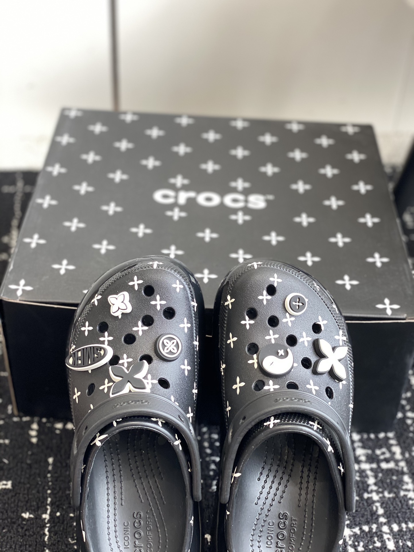 SMFK&CROCS联名厚底洞洞鞋最喜欢的品牌居然和最爱穿的crocs联名了！SMFK&CROCS联名光