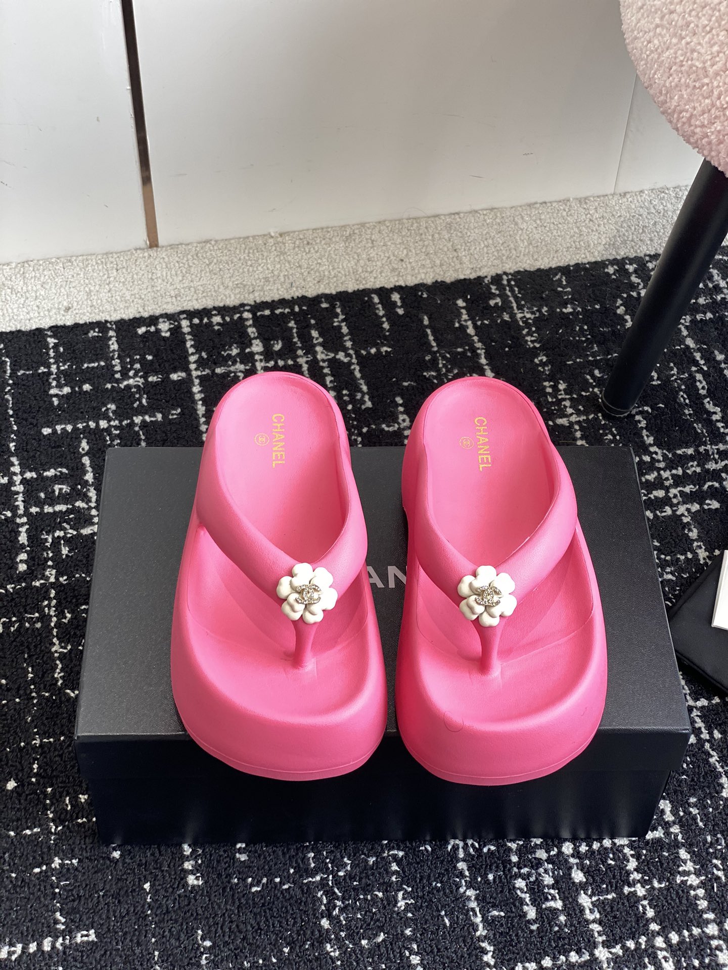 Chanel Schuhe Flip Flops Badelatschen Schwarz Frühling/Sommer Kollektion Fashion