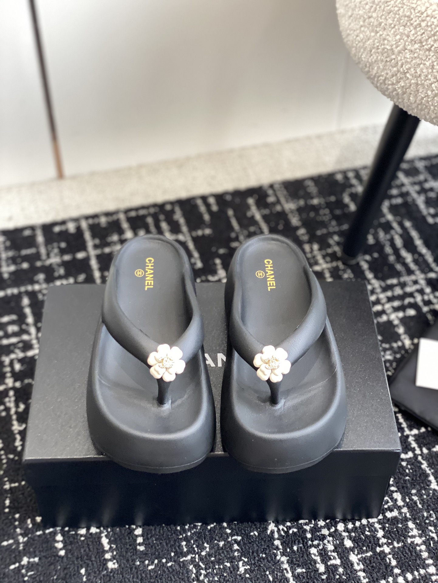 Chanel Schuhe Flip Flops Badelatschen Schwarz Frühling/Sommer Kollektion Fashion