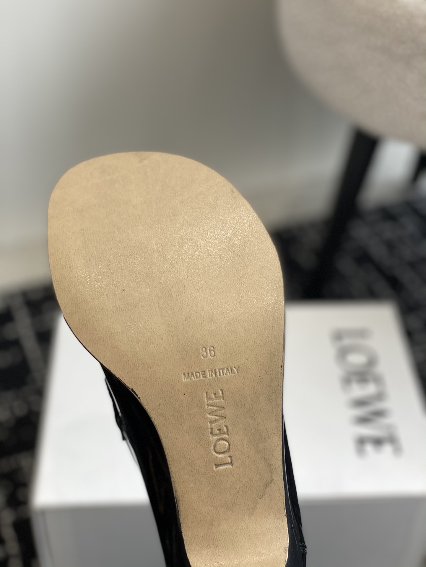 LOEWE2024春夏罗意威LoeweCampo苹果头玛丽珍单鞋Loewe全新Campo玛丽珍鞋来自20