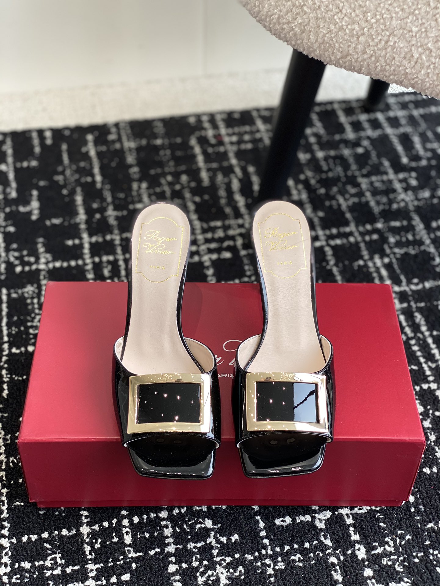 Roger Vivier Mules Schuhe Badelatschen Replik der höchsten Qualität
 Gold Hardware Kalbsleder Rindsleder Lackleder Schaffell Fashion