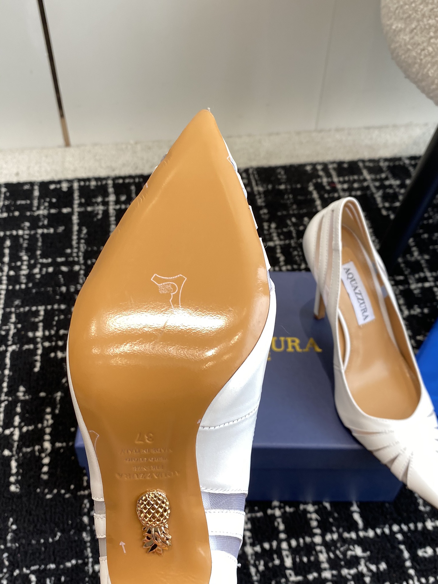 Aquazzura24ss惊艳火爆款菠萝王室贵族的钟爱雍容华贵气质高雅到手如图柜级品质面料进口羊皮/原版