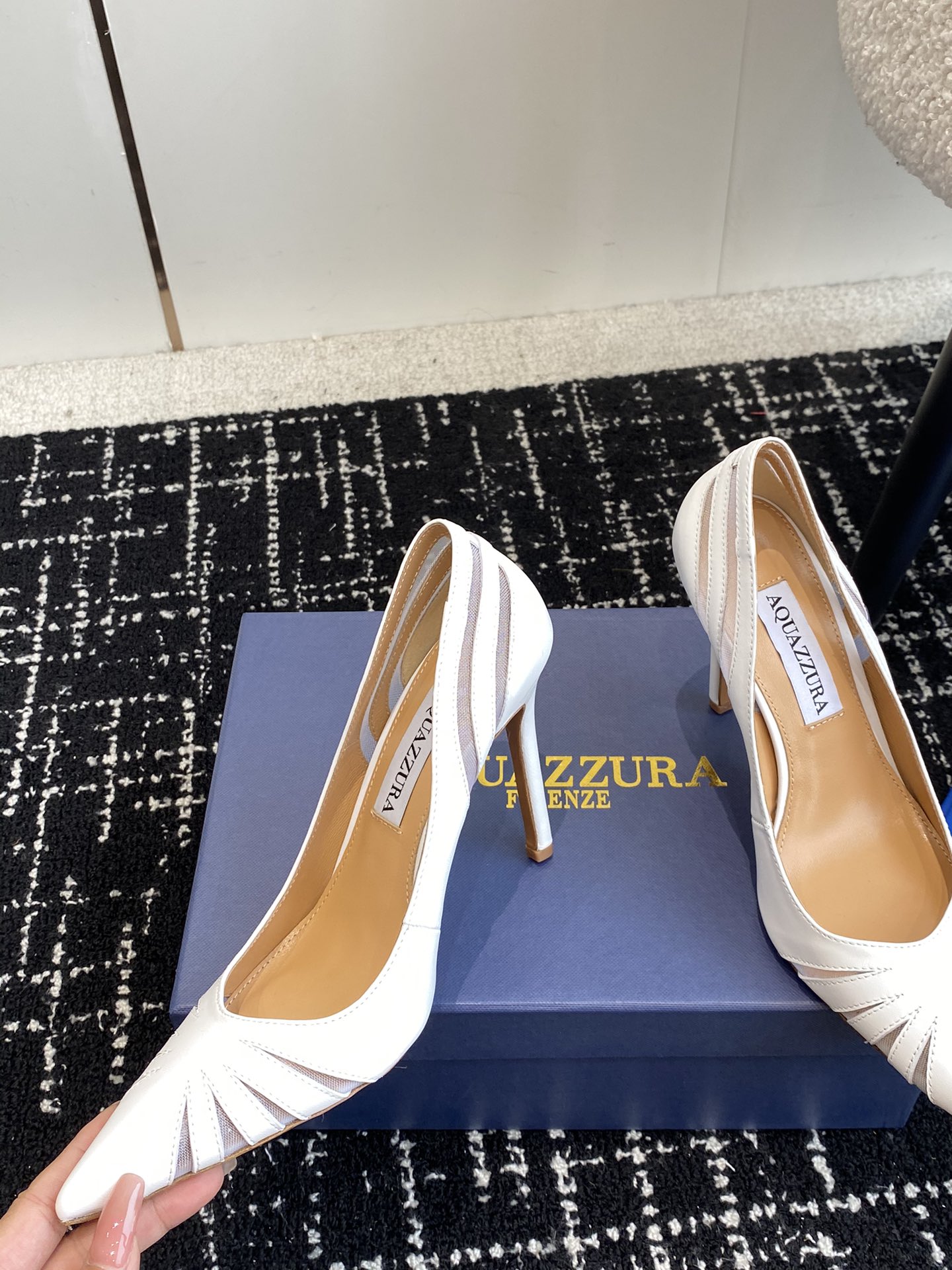 Aquazzura24ss惊艳火爆款菠萝王室贵族的钟爱雍容华贵气质高雅到手如图柜级品质面料进口羊皮/原版