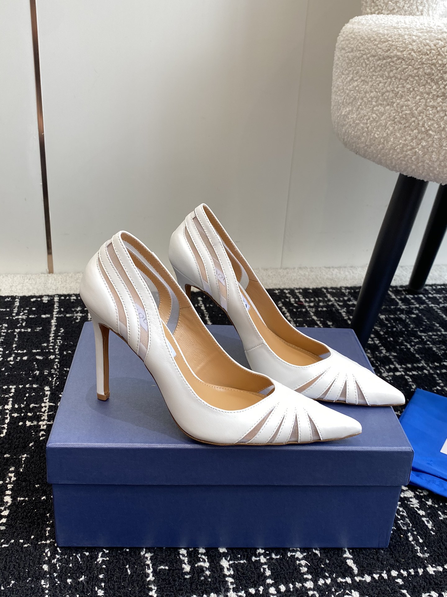 Aquazzura24ss惊艳火爆款菠萝王室贵族的钟爱雍容华贵气质高雅到手如图柜级品质面料进口羊皮/原版