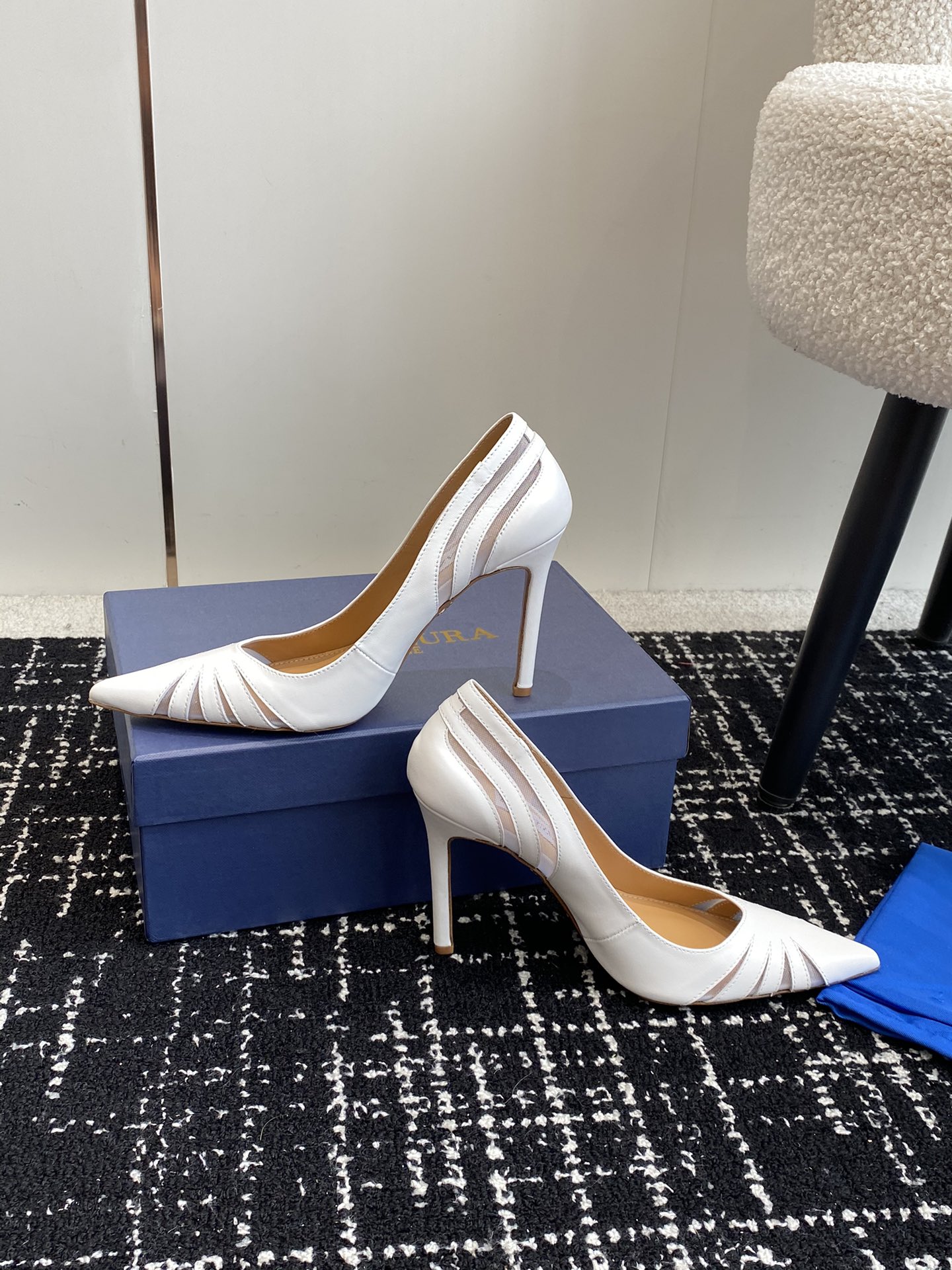 Aquazzura24ss惊艳火爆款菠萝王室贵族的钟爱雍容华贵气质高雅到手如图柜级品质面料进口羊皮/原版