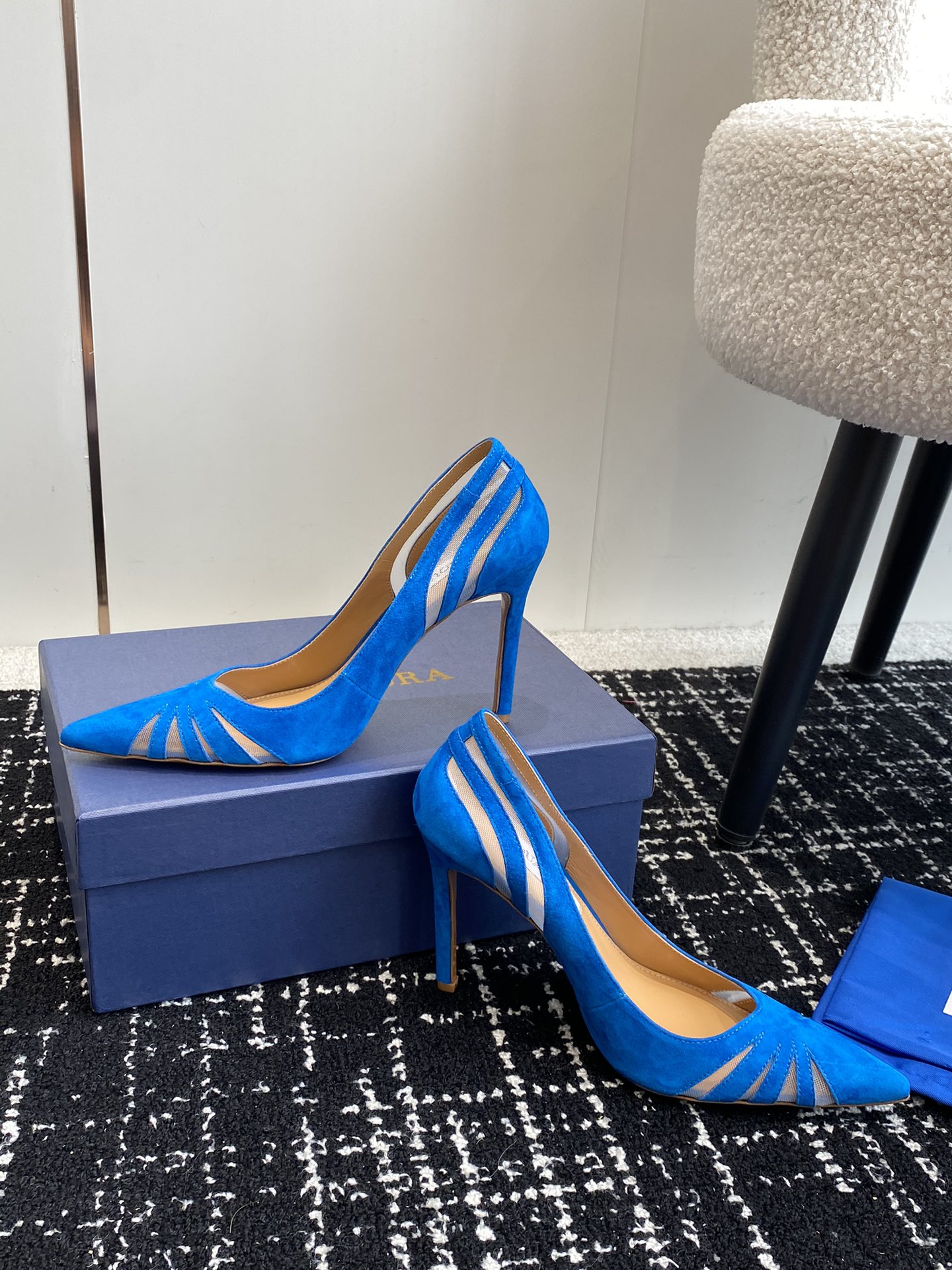 Aquazzura24ss惊艳火爆款菠萝王室贵族的钟爱雍容华贵气质高雅到手如图柜级品质面料进口麂皮/原版