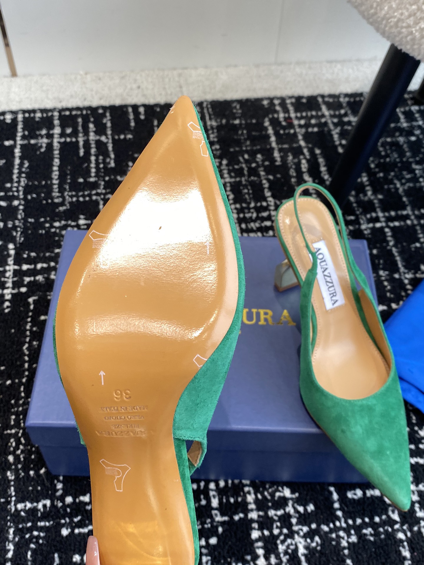 Aquazzura24ss惊艳火爆款菠萝王室贵族的钟爱雍容华贵气质高雅到手如图柜级品质面料进口麂皮小羊皮