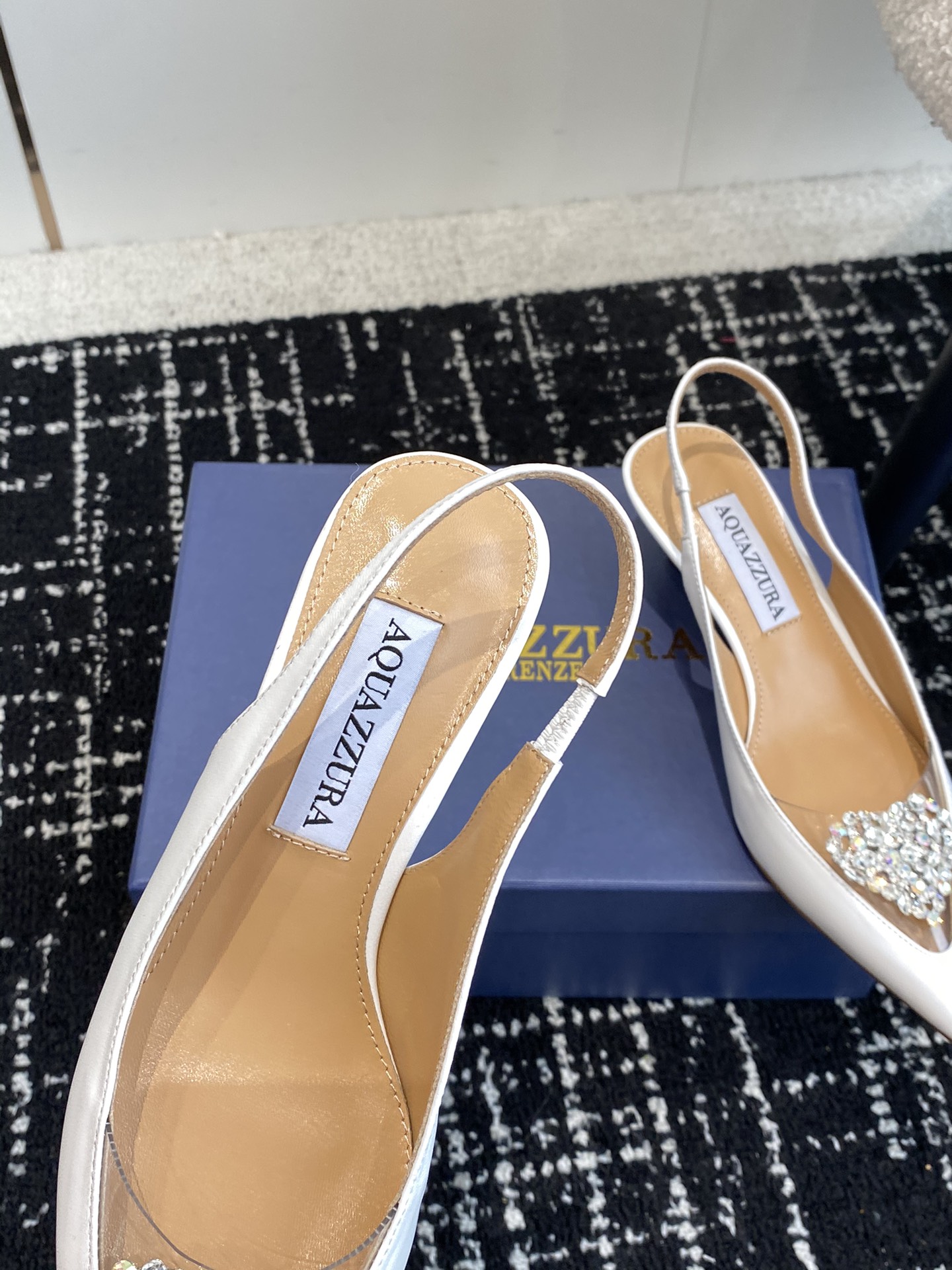 Aquazzura24ss惊艳火爆款菠萝王室贵族的钟爱雍容华贵气质高雅到手如图柜级品质进口羊皮真丝璀璨别