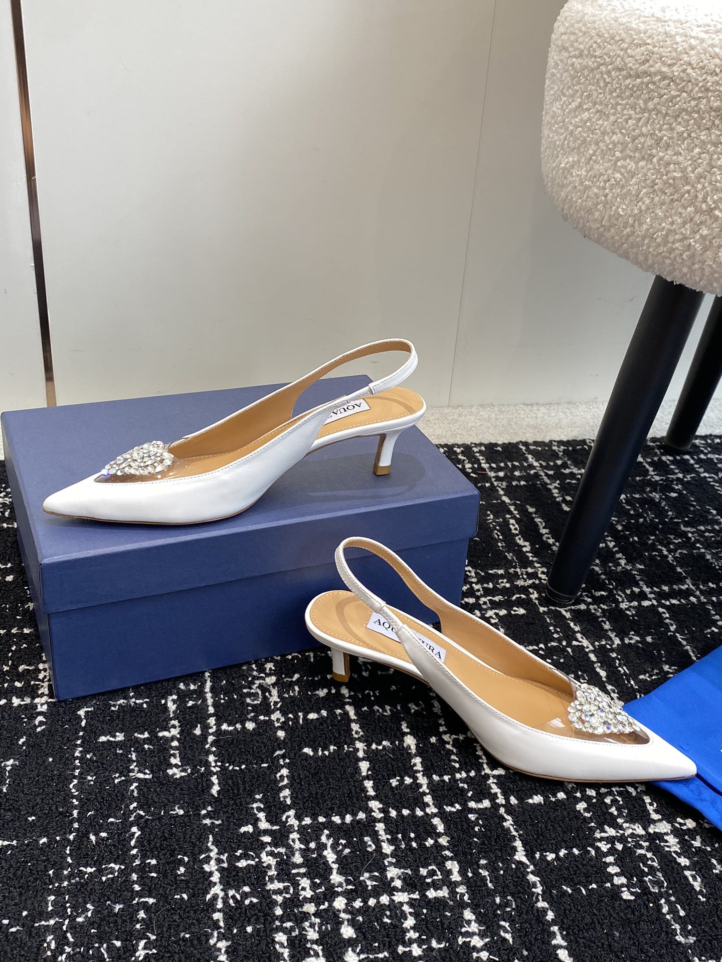 Aquazzura24ss惊艳火爆款菠萝王室贵族的钟爱雍容华贵气质高雅到手如图柜级品质进口羊皮真丝璀璨别