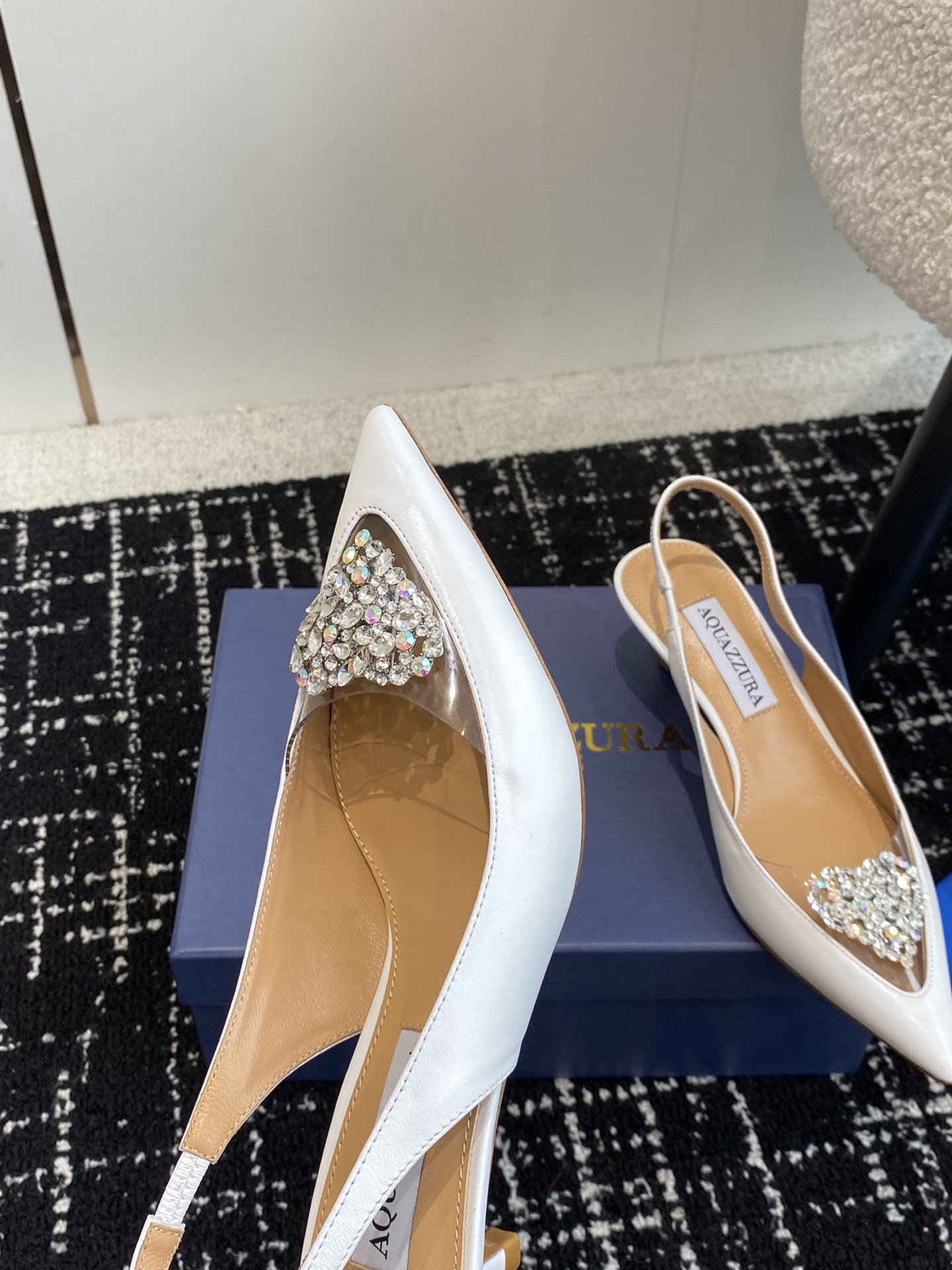 Aquazzura24ss惊艳火爆款菠萝王室贵族的钟爱雍容华贵气质高雅到手如图柜级品质进口羊皮真丝璀璨别