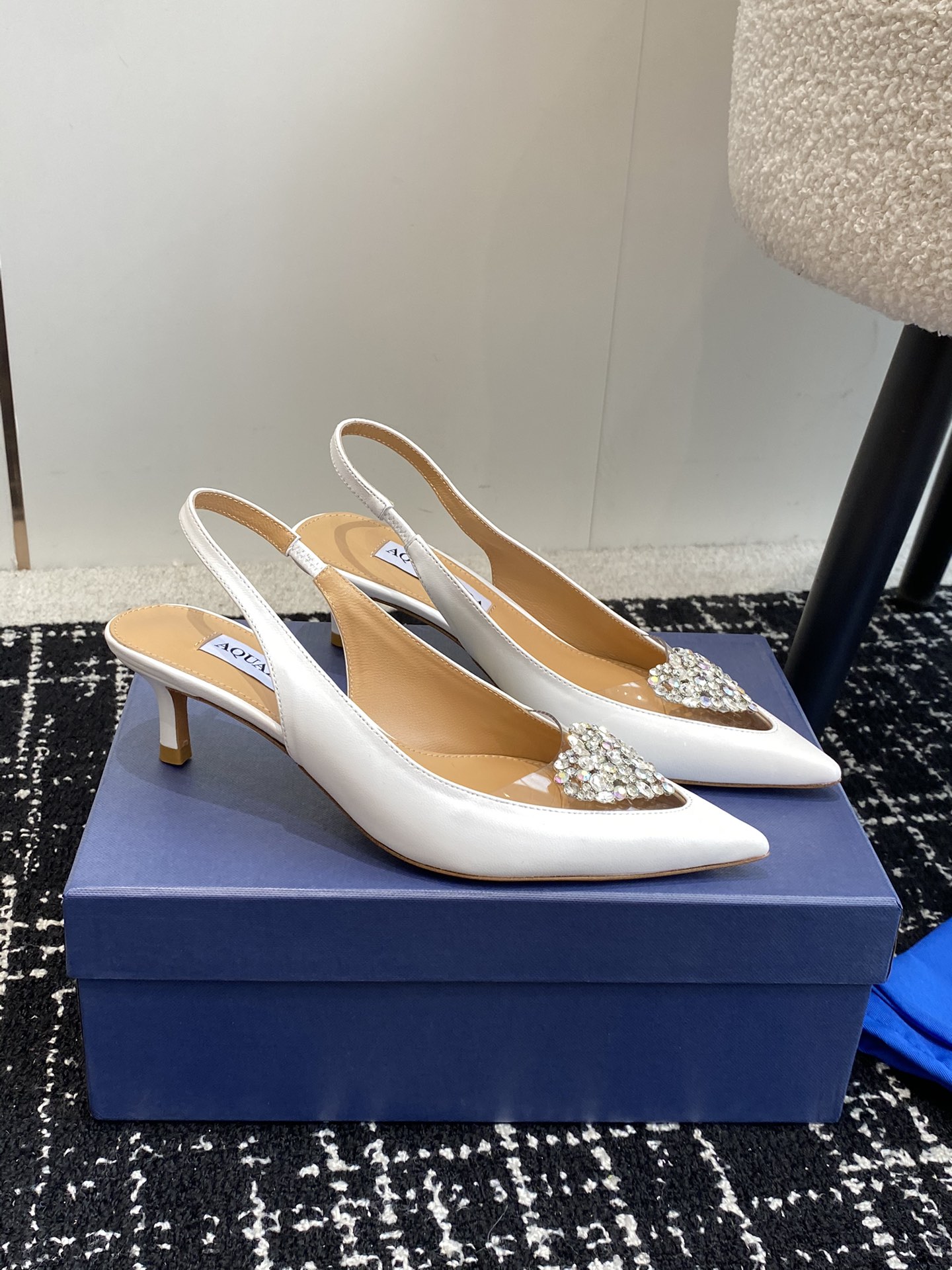 Aquazzura24ss惊艳火爆款菠萝王室贵族的钟爱雍容华贵气质高雅到手如图柜级品质进口羊皮真丝璀璨别