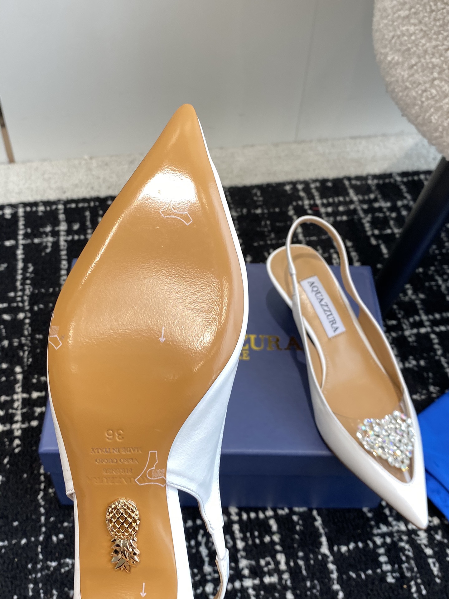 Aquazzura24ss惊艳火爆款菠萝王室贵族的钟爱雍容华贵气质高雅到手如图柜级品质进口羊皮真丝璀璨别