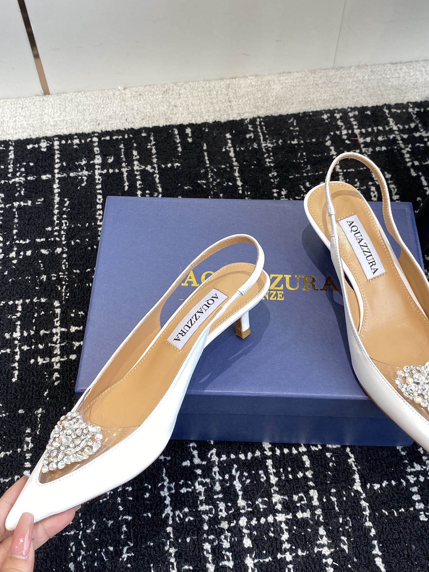 Aquazzura24ss惊艳火爆款菠萝王室贵族的钟爱雍容华贵气质高雅到手如图柜级品质进口羊皮真丝璀璨别