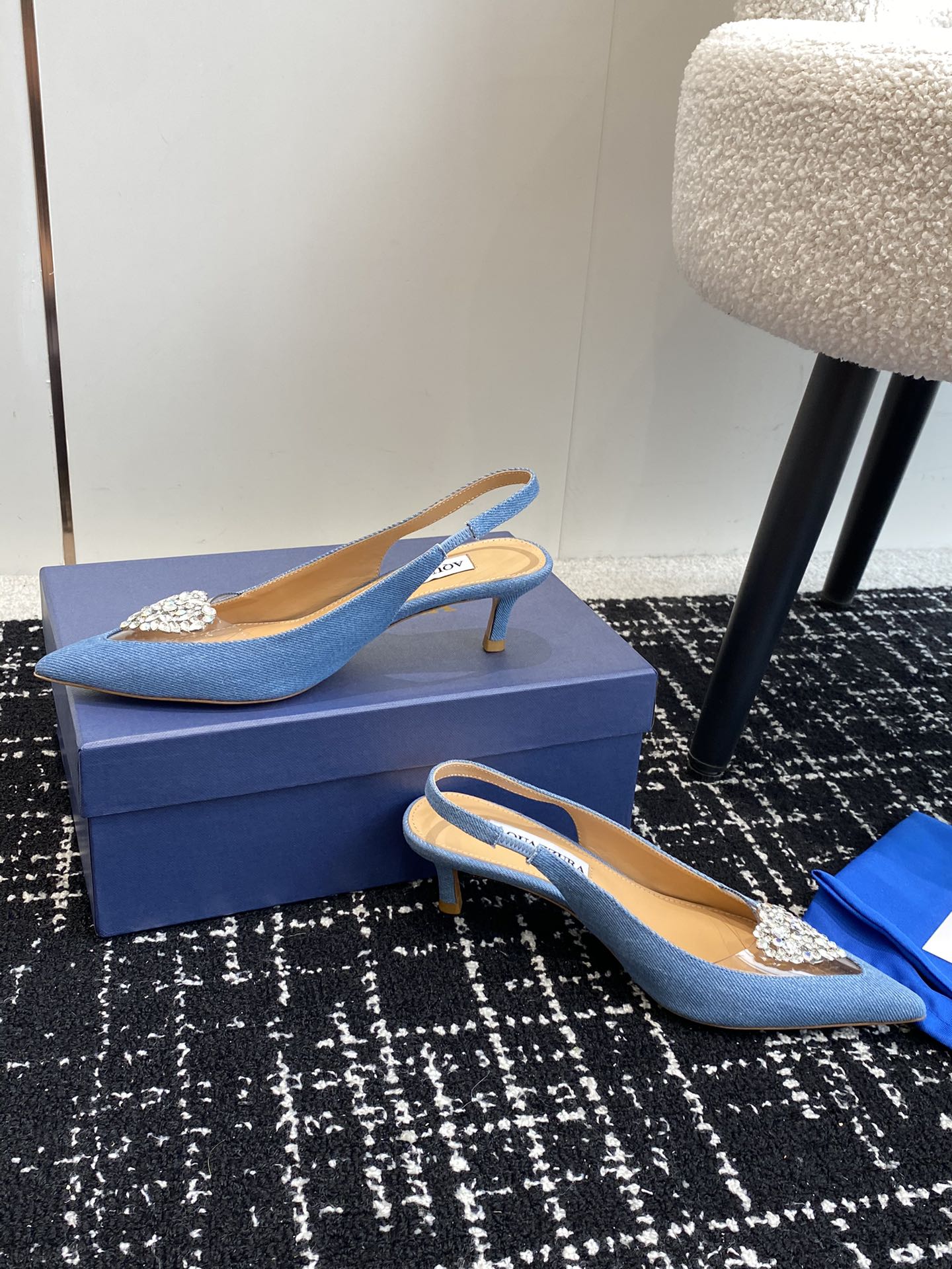 Aquazzura24ss惊艳火爆款菠萝王室贵族的钟爱雍容华贵气质高雅到手如图柜级品质进口羊皮真丝璀璨别