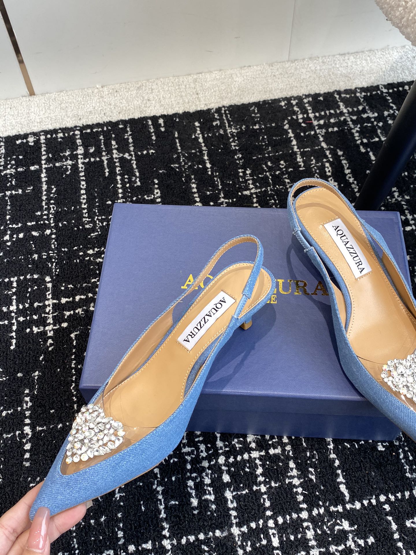 Aquazzura24ss惊艳火爆款菠萝王室贵族的钟爱雍容华贵气质高雅到手如图柜级品质进口羊皮真丝璀璨别