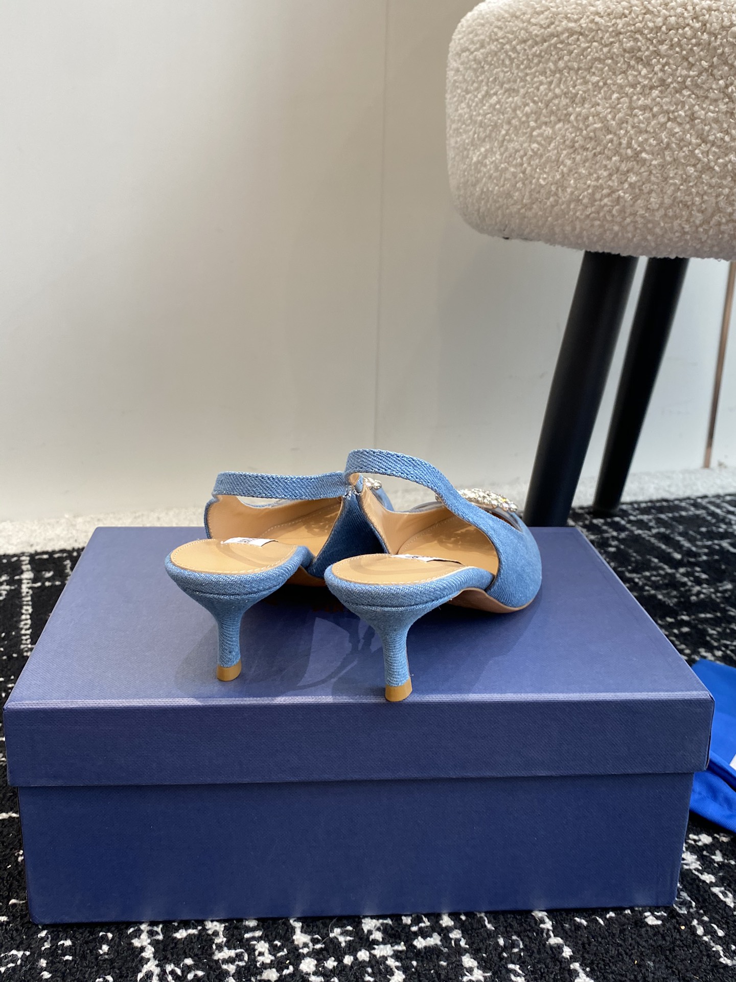 Aquazzura24ss惊艳火爆款菠萝王室贵族的钟爱雍容华贵气质高雅到手如图柜级品质进口羊皮真丝璀璨别