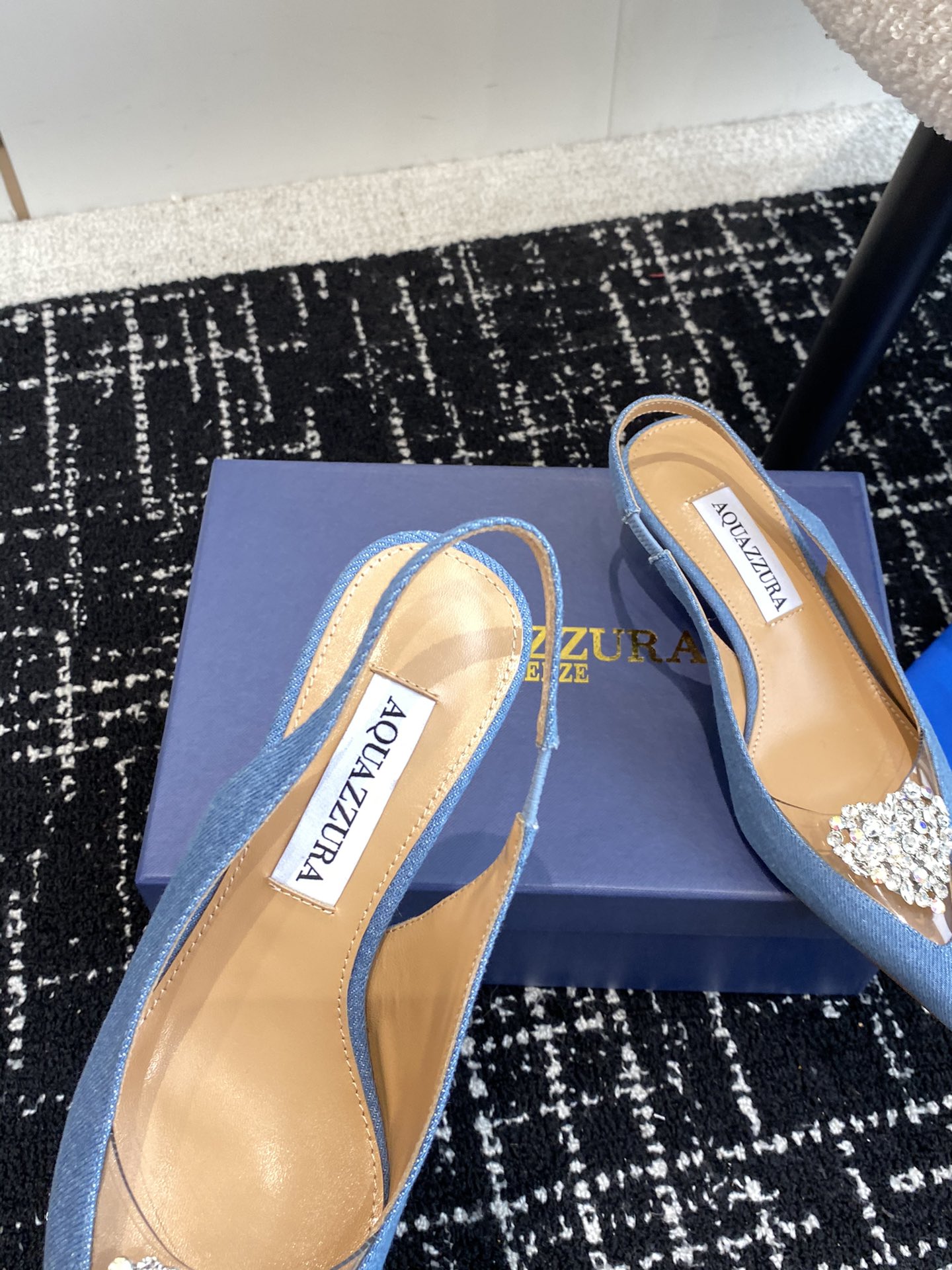 Aquazzura24ss惊艳火爆款菠萝王室贵族的钟爱雍容华贵气质高雅到手如图柜级品质进口羊皮真丝璀璨别