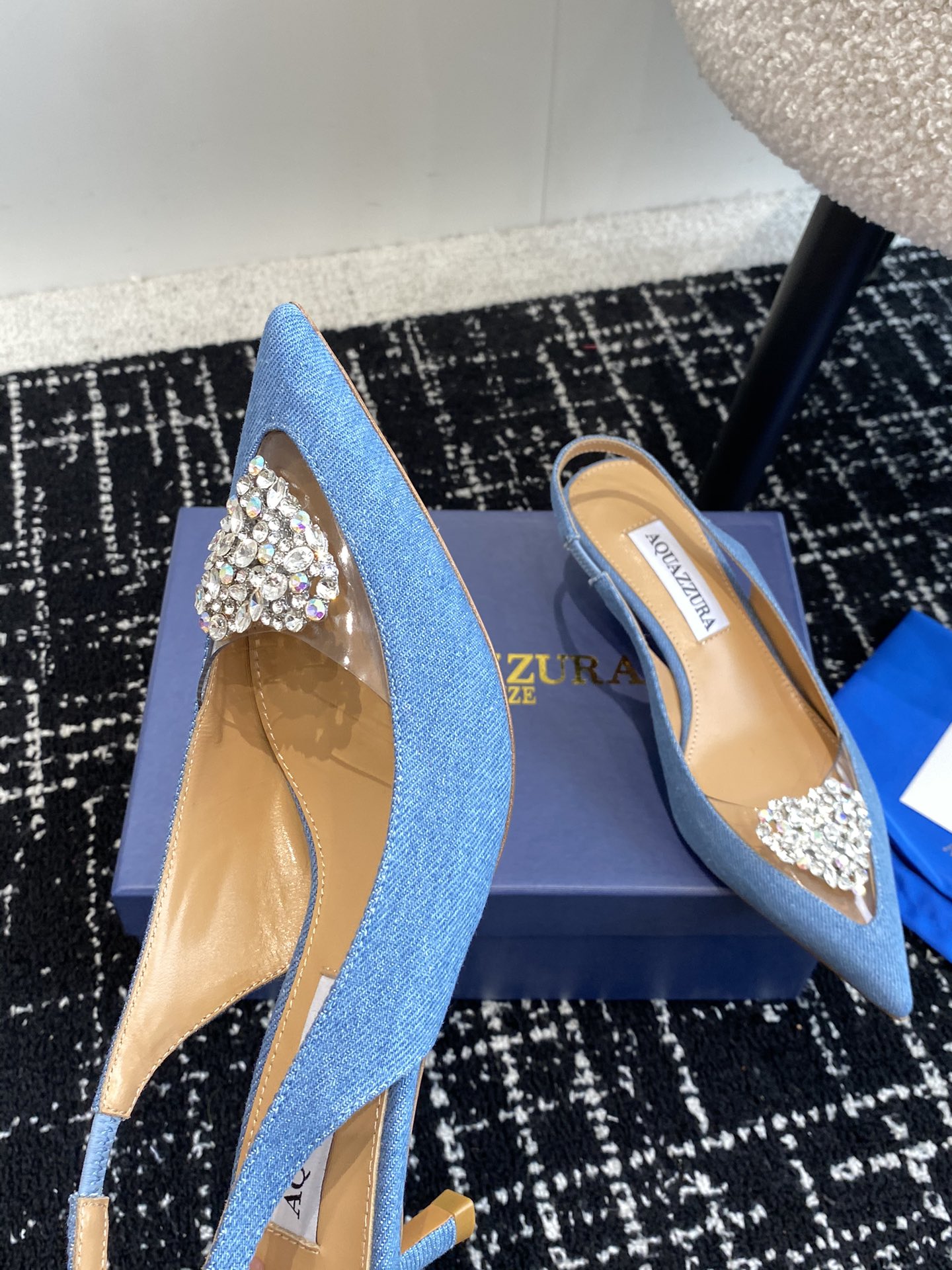 Aquazzura24ss惊艳火爆款菠萝王室贵族的钟爱雍容华贵气质高雅到手如图柜级品质进口羊皮真丝璀璨别