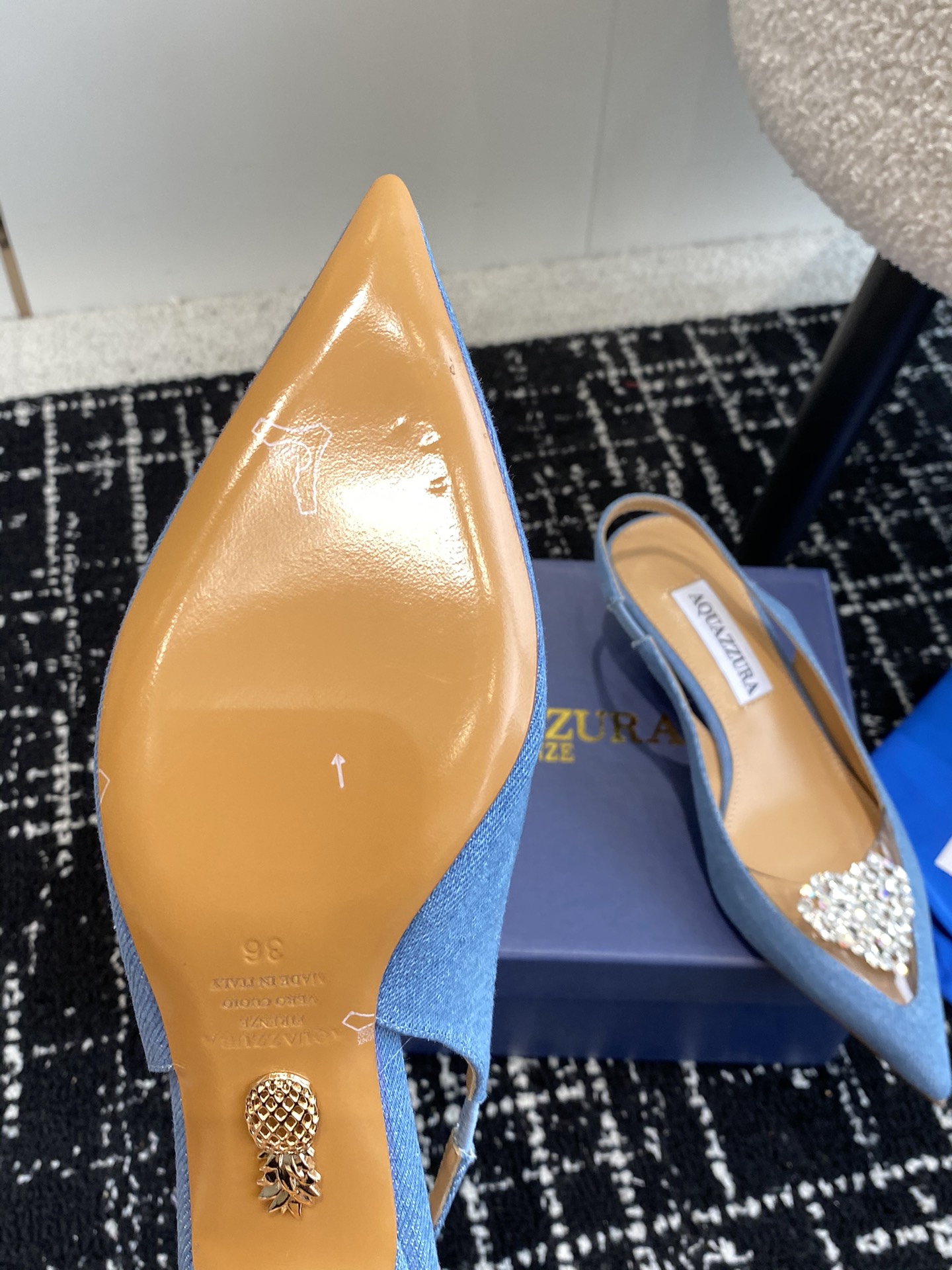 Aquazzura24ss惊艳火爆款菠萝王室贵族的钟爱雍容华贵气质高雅到手如图柜级品质进口羊皮真丝璀璨别