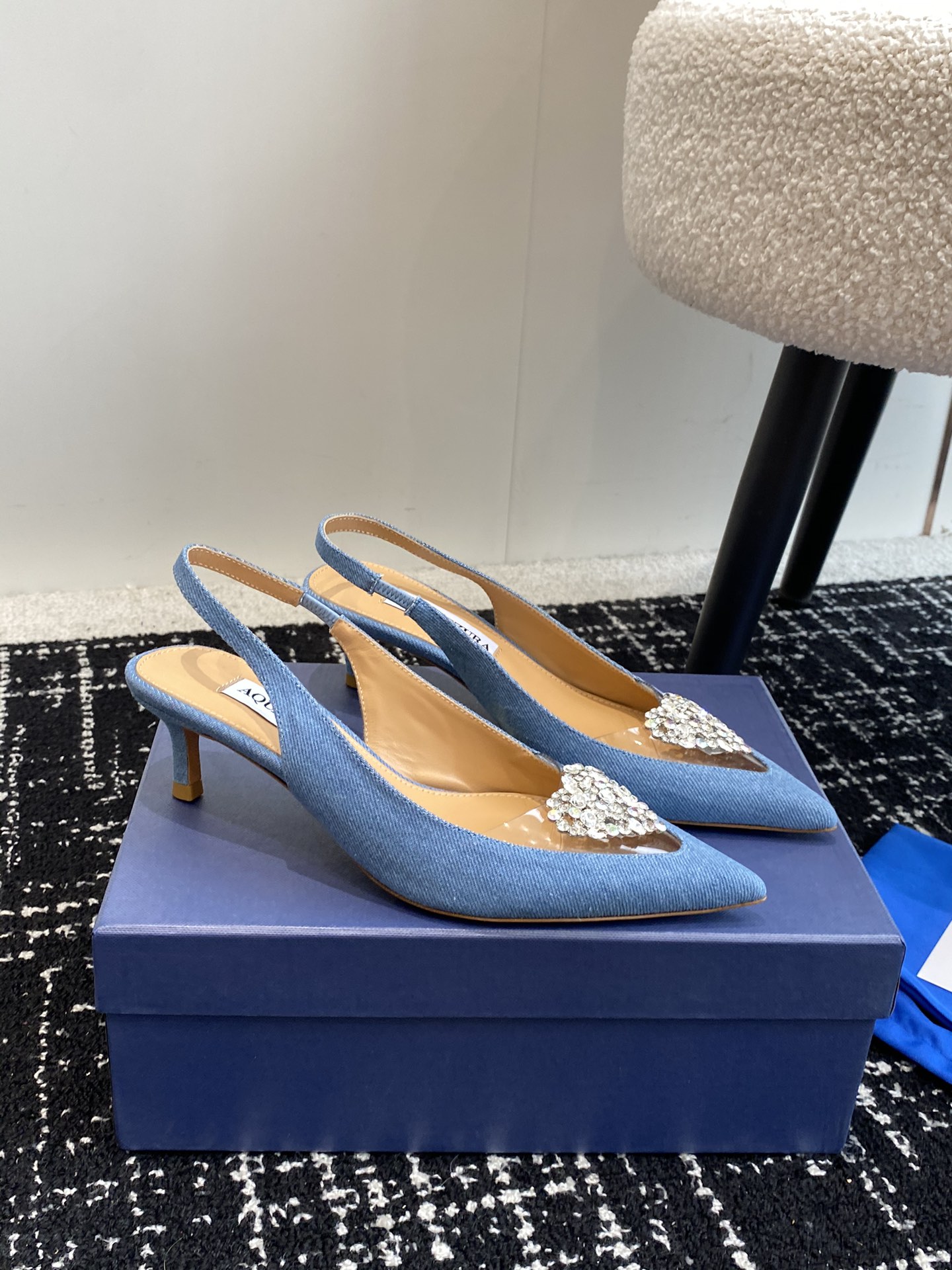 Aquazzura24ss惊艳火爆款菠萝王室贵族的钟爱雍容华贵气质高雅到手如图柜级品质进口羊皮真丝璀璨别