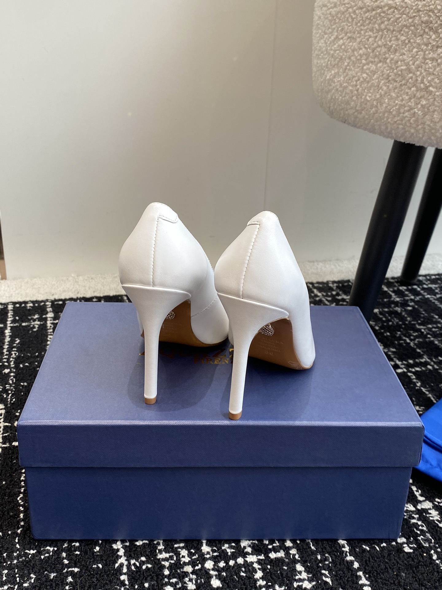 Aquazzura24ss惊艳火爆款菠萝王室贵族的钟爱雍容华贵气质高雅到手如图柜级品质进口羊皮真丝璀璨别