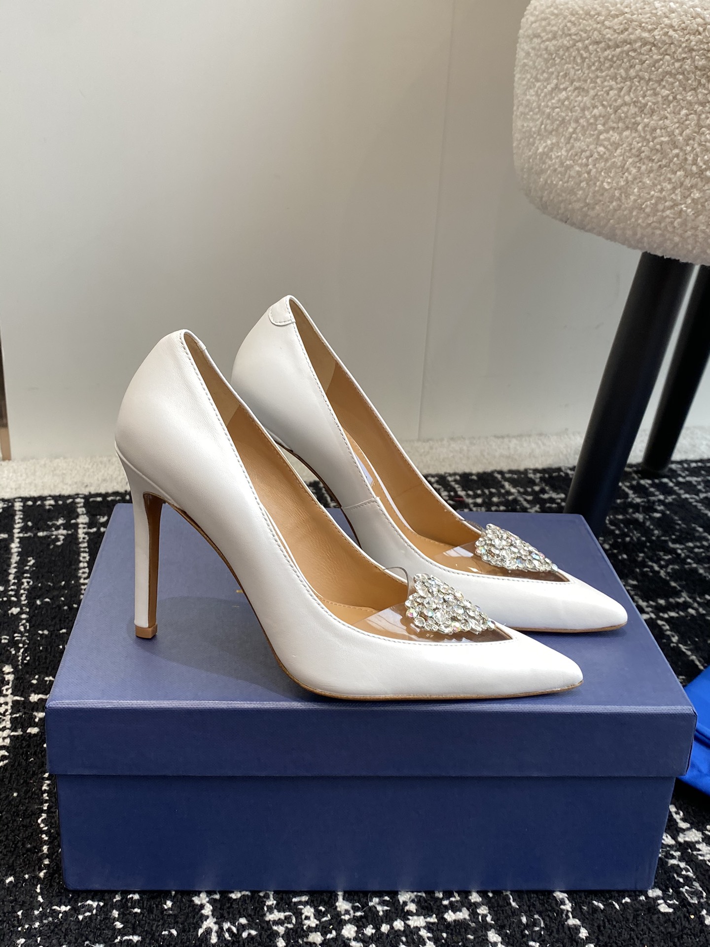 Aquazzura24ss惊艳火爆款菠萝王室贵族的钟爱雍容华贵气质高雅到手如图柜级品质进口羊皮真丝璀璨别