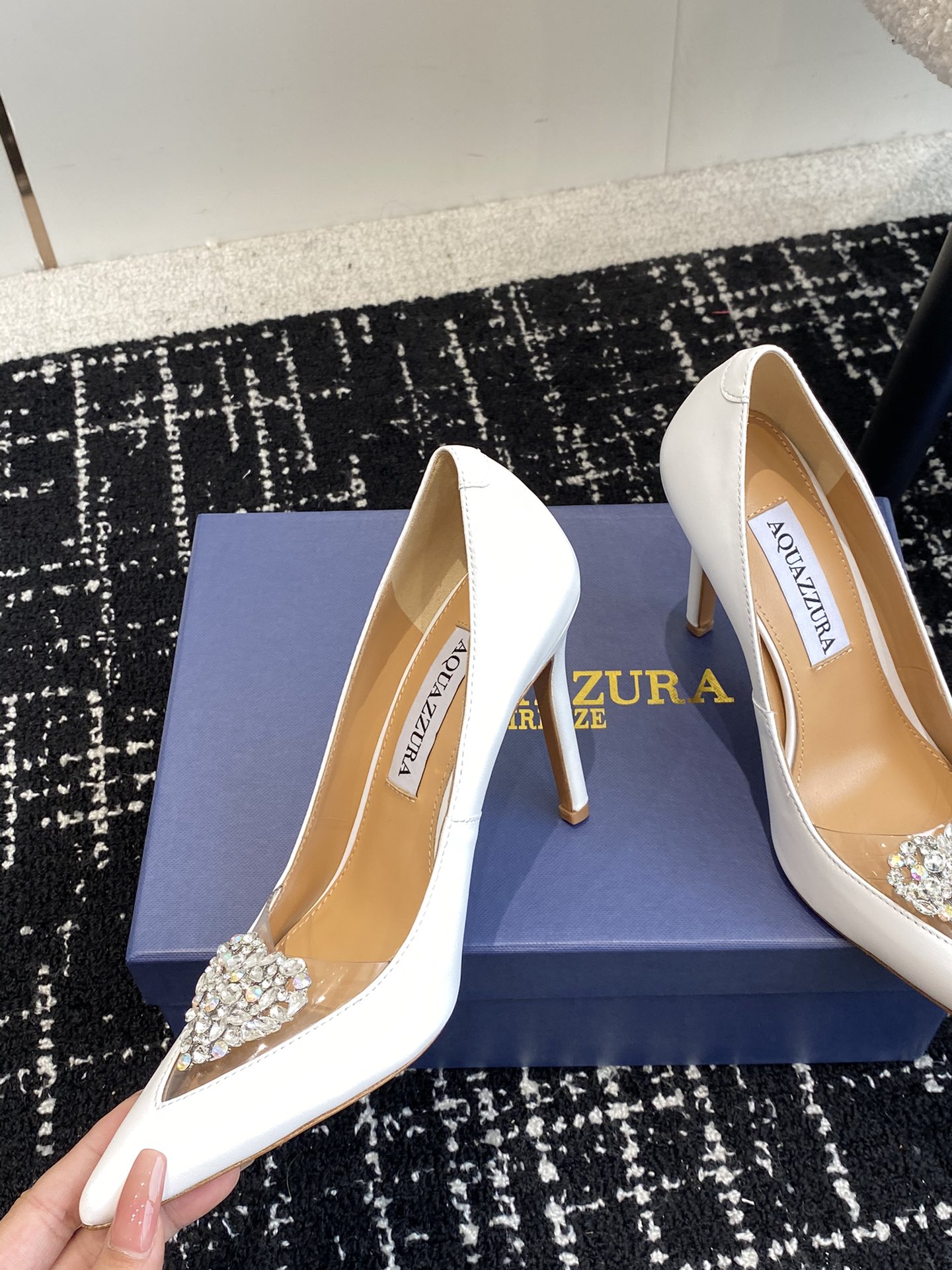 Aquazzura24ss惊艳火爆款菠萝王室贵族的钟爱雍容华贵气质高雅到手如图柜级品质进口羊皮真丝璀璨别