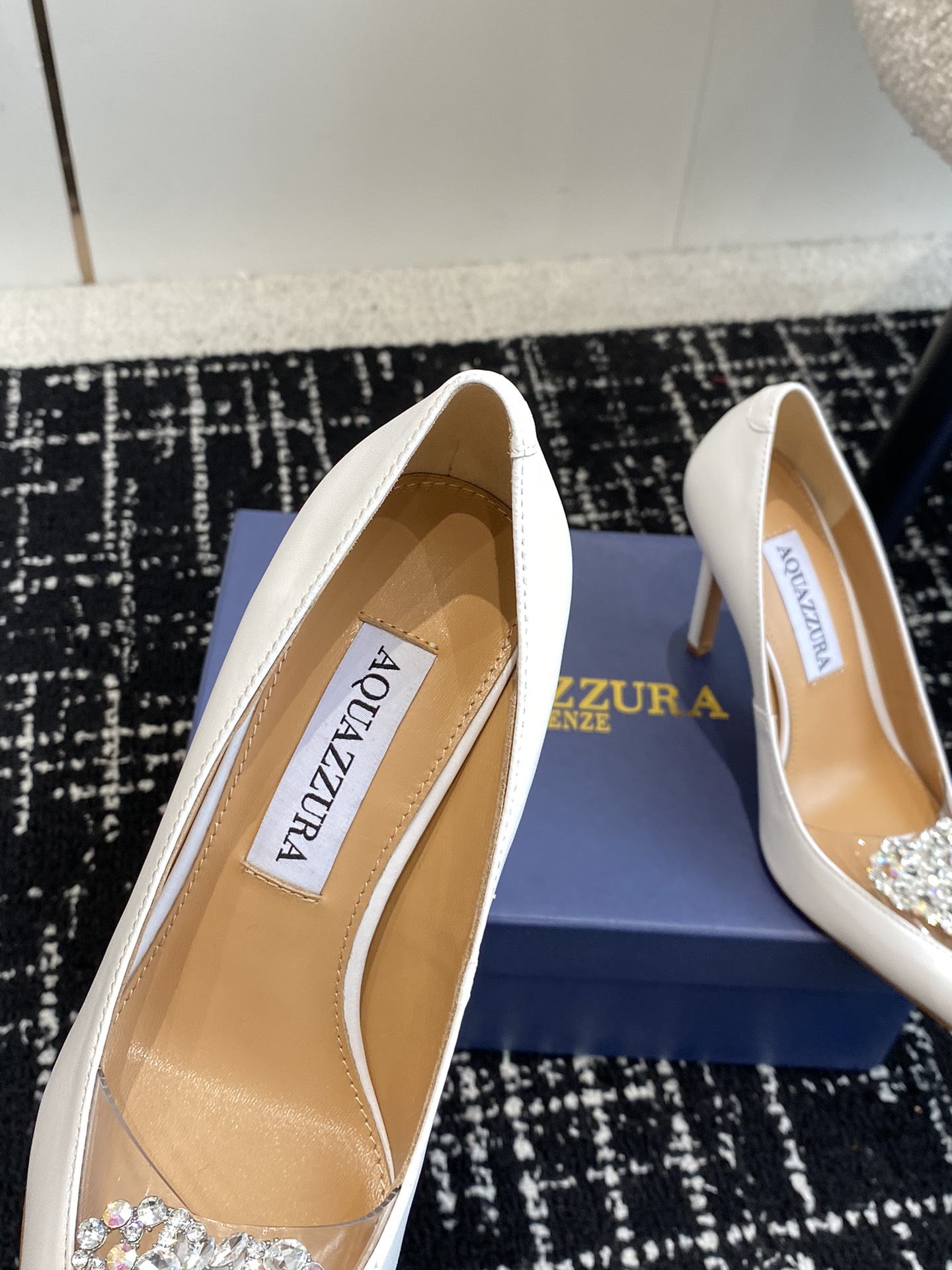 Aquazzura24ss惊艳火爆款菠萝王室贵族的钟爱雍容华贵气质高雅到手如图柜级品质进口羊皮真丝璀璨别