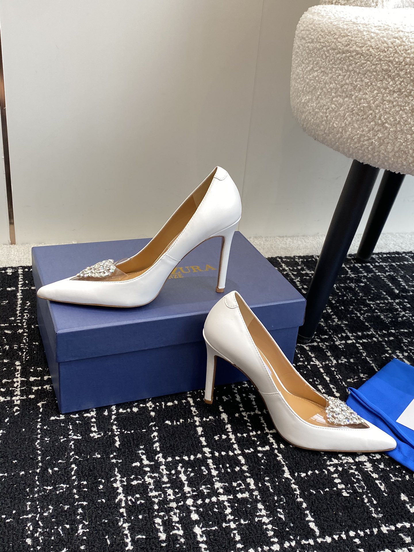 Aquazzura24ss惊艳火爆款菠萝王室贵族的钟爱雍容华贵气质高雅到手如图柜级品质进口羊皮真丝璀璨别