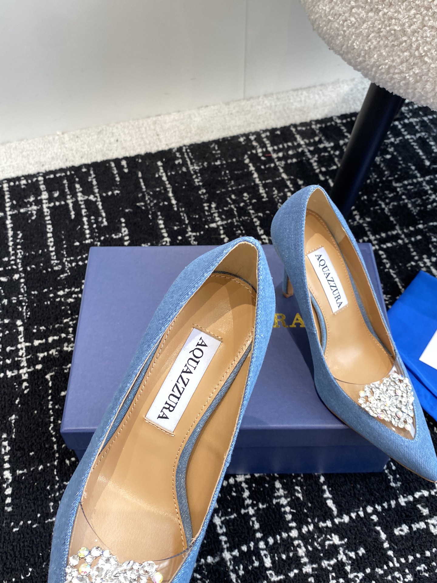 Aquazzura24ss惊艳火爆款菠萝王室贵族的钟爱雍容华贵气质高雅到手如图柜级品质进口羊皮真丝璀璨别