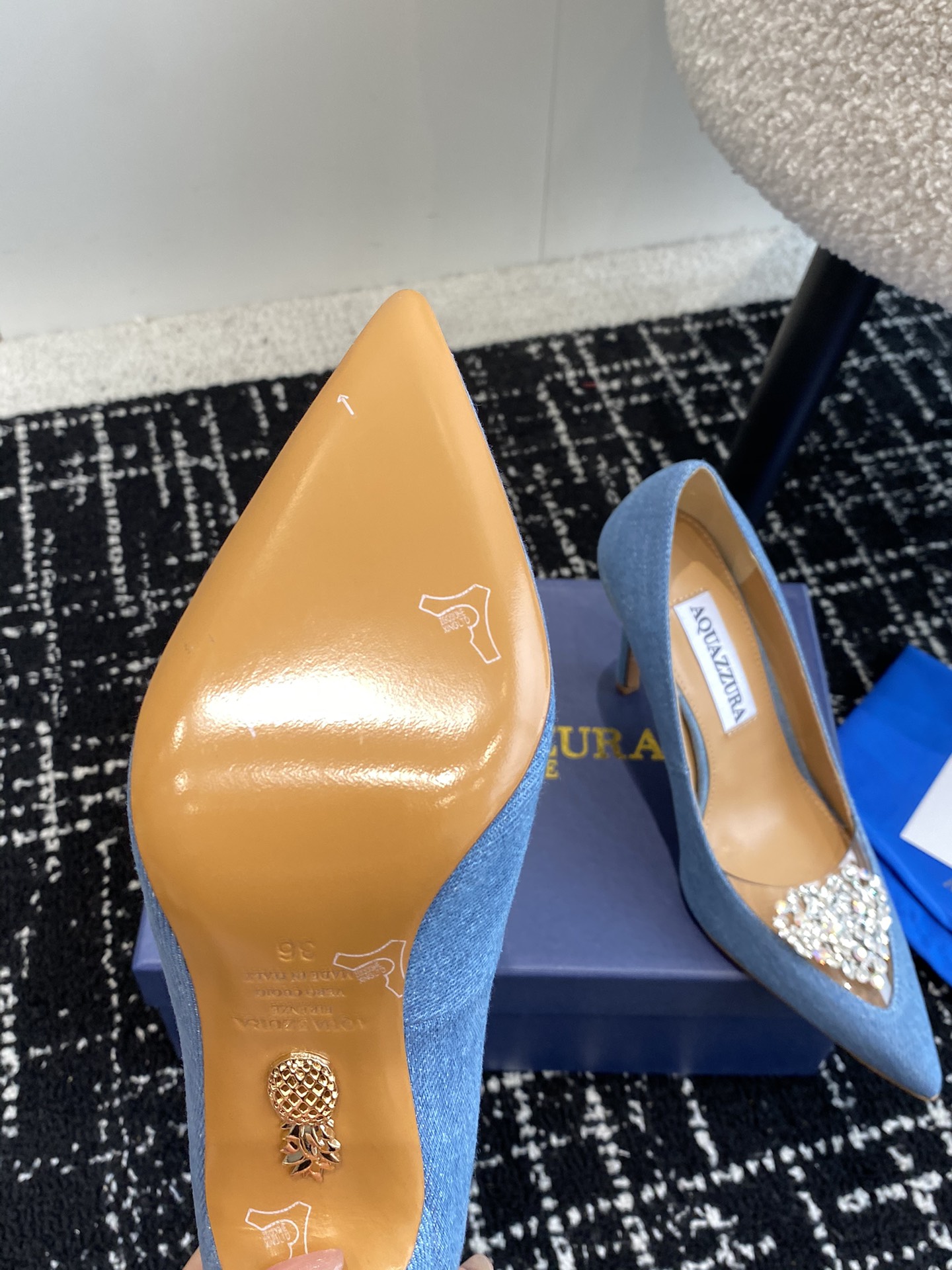 Aquazzura24ss惊艳火爆款菠萝王室贵族的钟爱雍容华贵气质高雅到手如图柜级品质进口羊皮真丝璀璨别