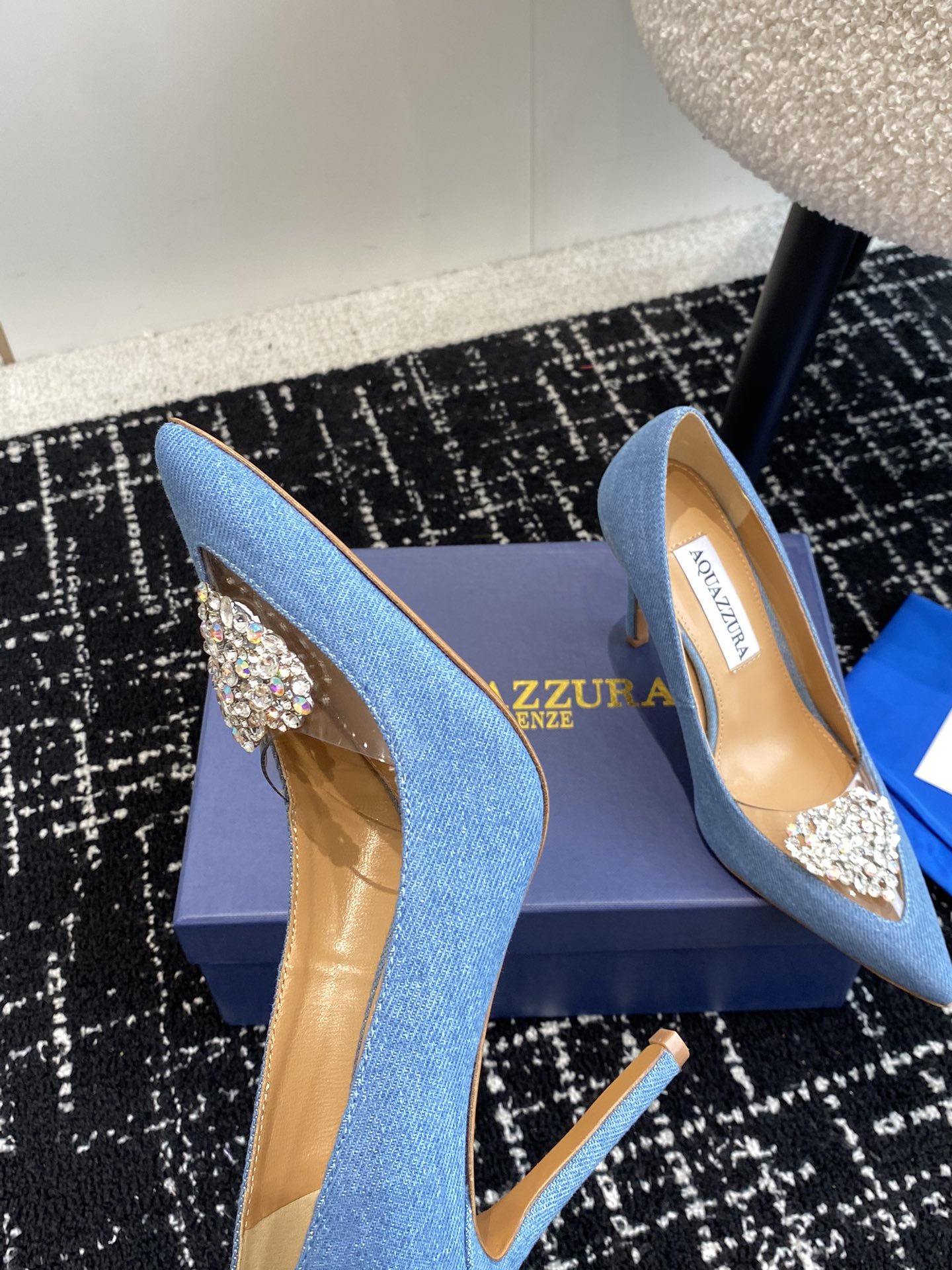 Aquazzura24ss惊艳火爆款菠萝王室贵族的钟爱雍容华贵气质高雅到手如图柜级品质进口羊皮真丝璀璨别