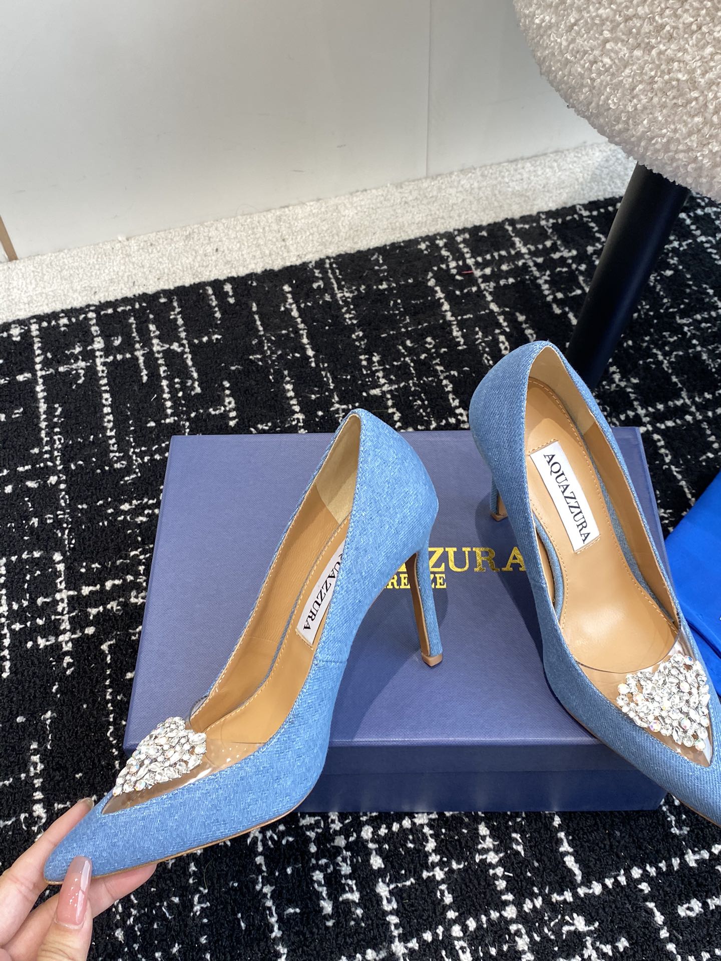 Aquazzura24ss惊艳火爆款菠萝王室贵族的钟爱雍容华贵气质高雅到手如图柜级品质进口羊皮真丝璀璨别