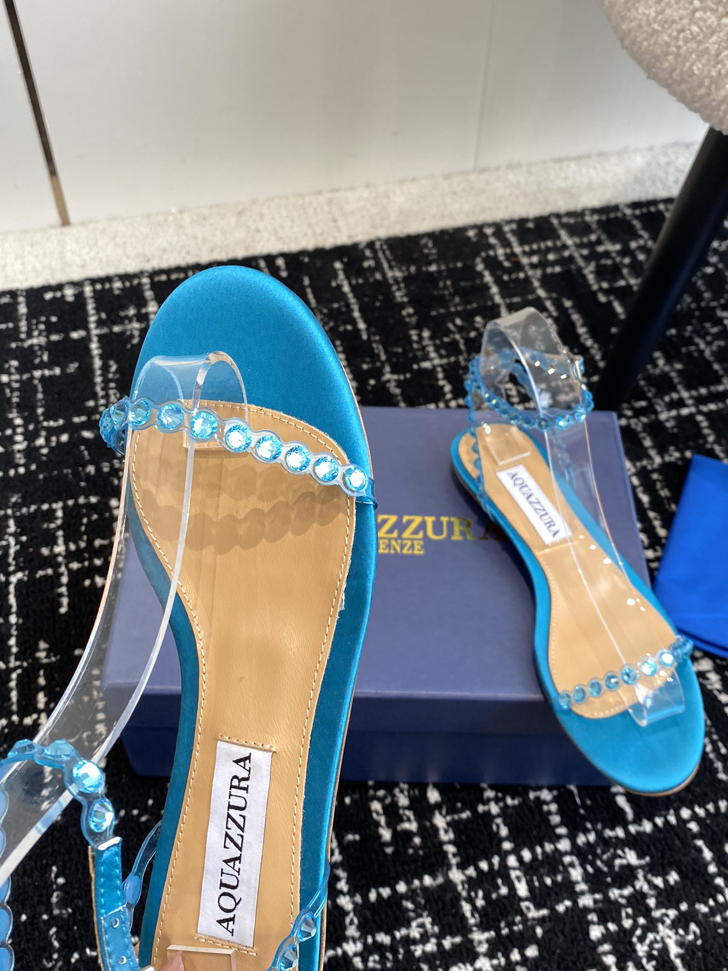 Aquazzura24ss惊艳火爆款菠萝王室贵族的钟爱雍容华贵气质高雅到手如图柜级品质进口真丝璀璨别致水