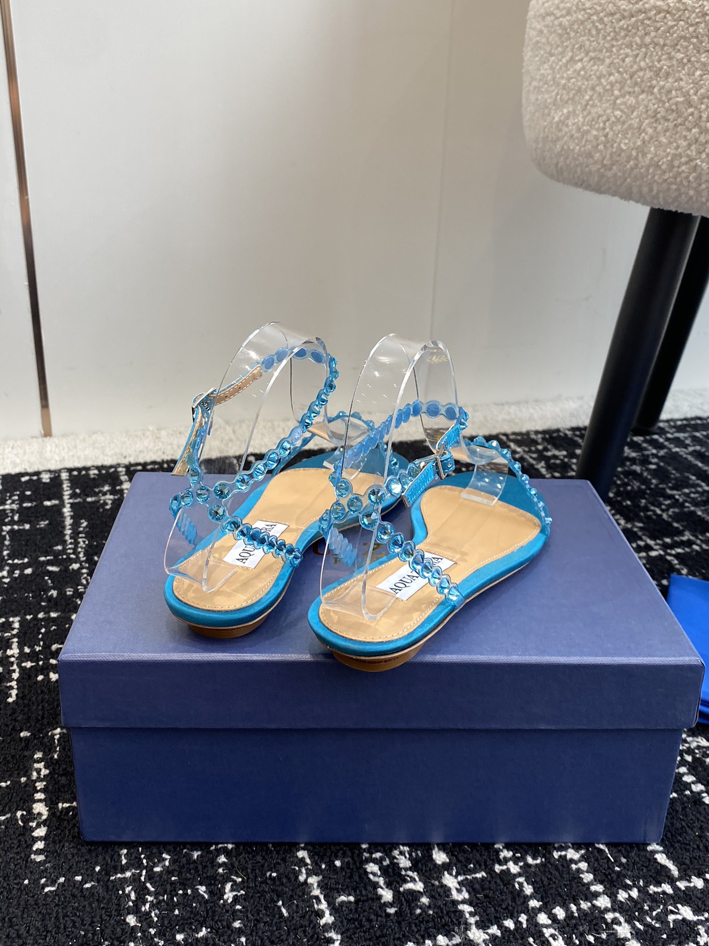 Aquazzura24ss惊艳火爆款菠萝王室贵族的钟爱雍容华贵气质高雅到手如图柜级品质进口真丝璀璨别致水