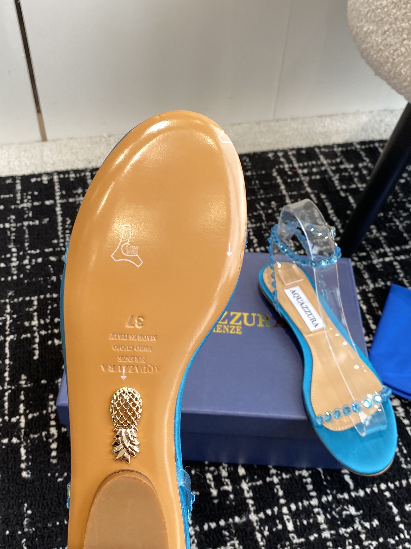 Aquazzura24ss惊艳火爆款菠萝王室贵族的钟爱雍容华贵气质高雅到手如图柜级品质进口真丝璀璨别致水