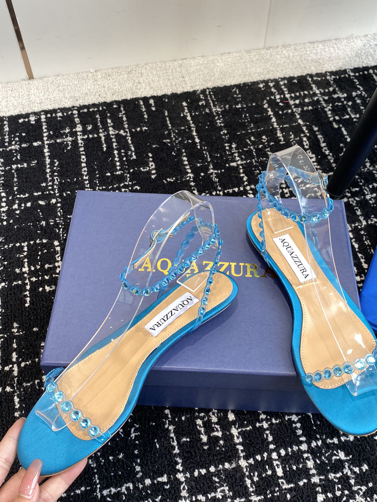 Aquazzura24ss惊艳火爆款菠萝王室贵族的钟爱雍容华贵气质高雅到手如图柜级品质进口真丝璀璨别致水