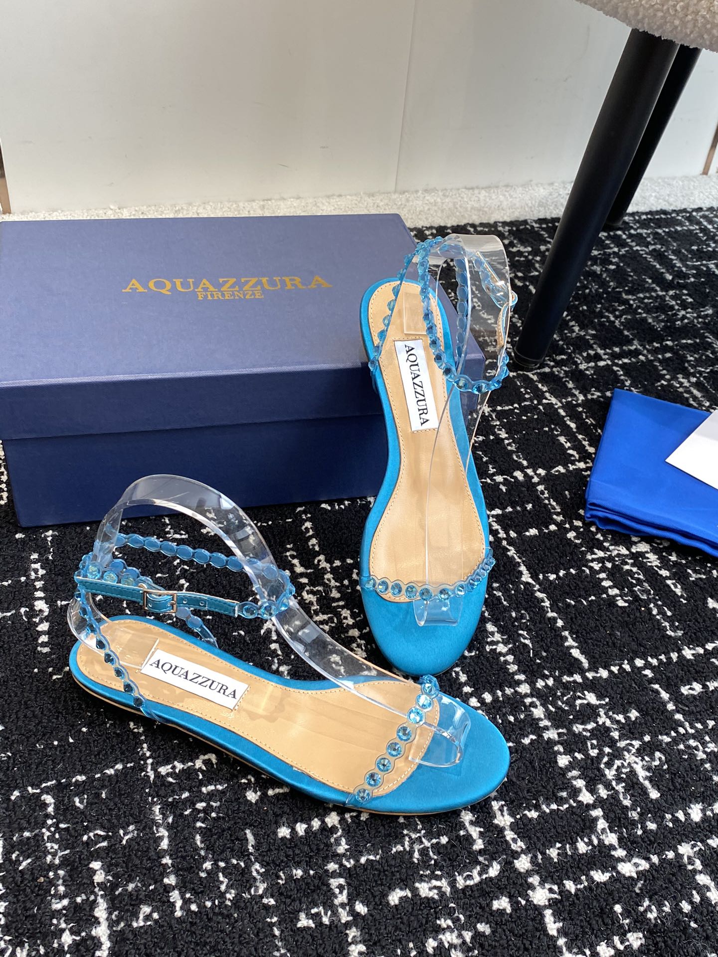 Aquazzura24ss惊艳火爆款菠萝王室贵族的钟爱雍容华贵气质高雅到手如图柜级品质进口真丝璀璨别致水