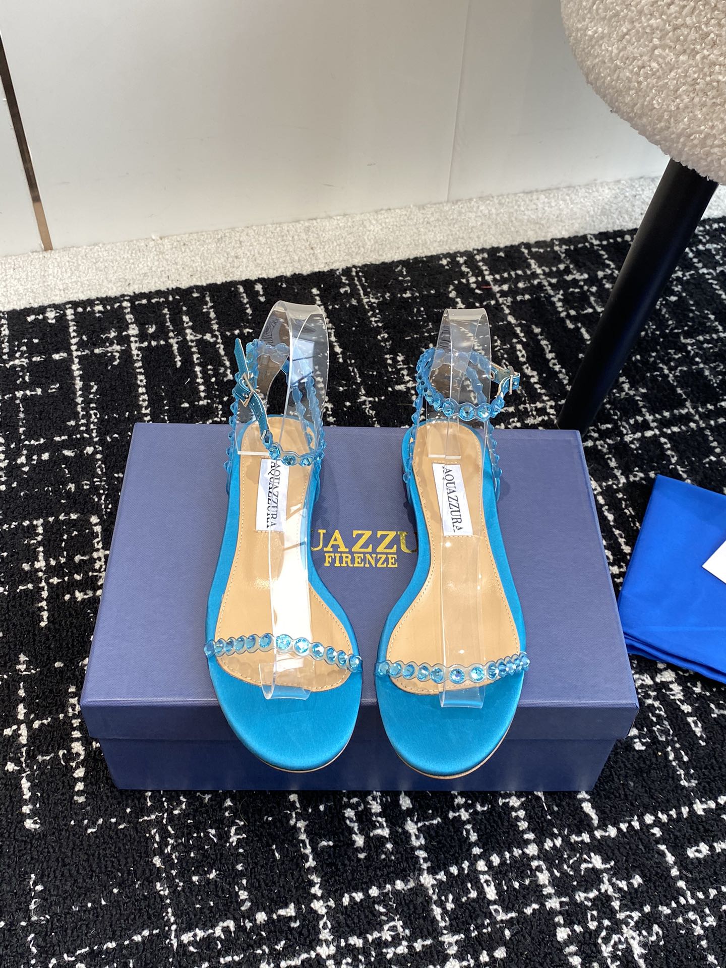 Aquazzura24ss惊艳火爆款菠萝王室贵族的钟爱雍容华贵气质高雅到手如图柜级品质进口真丝璀璨别致水