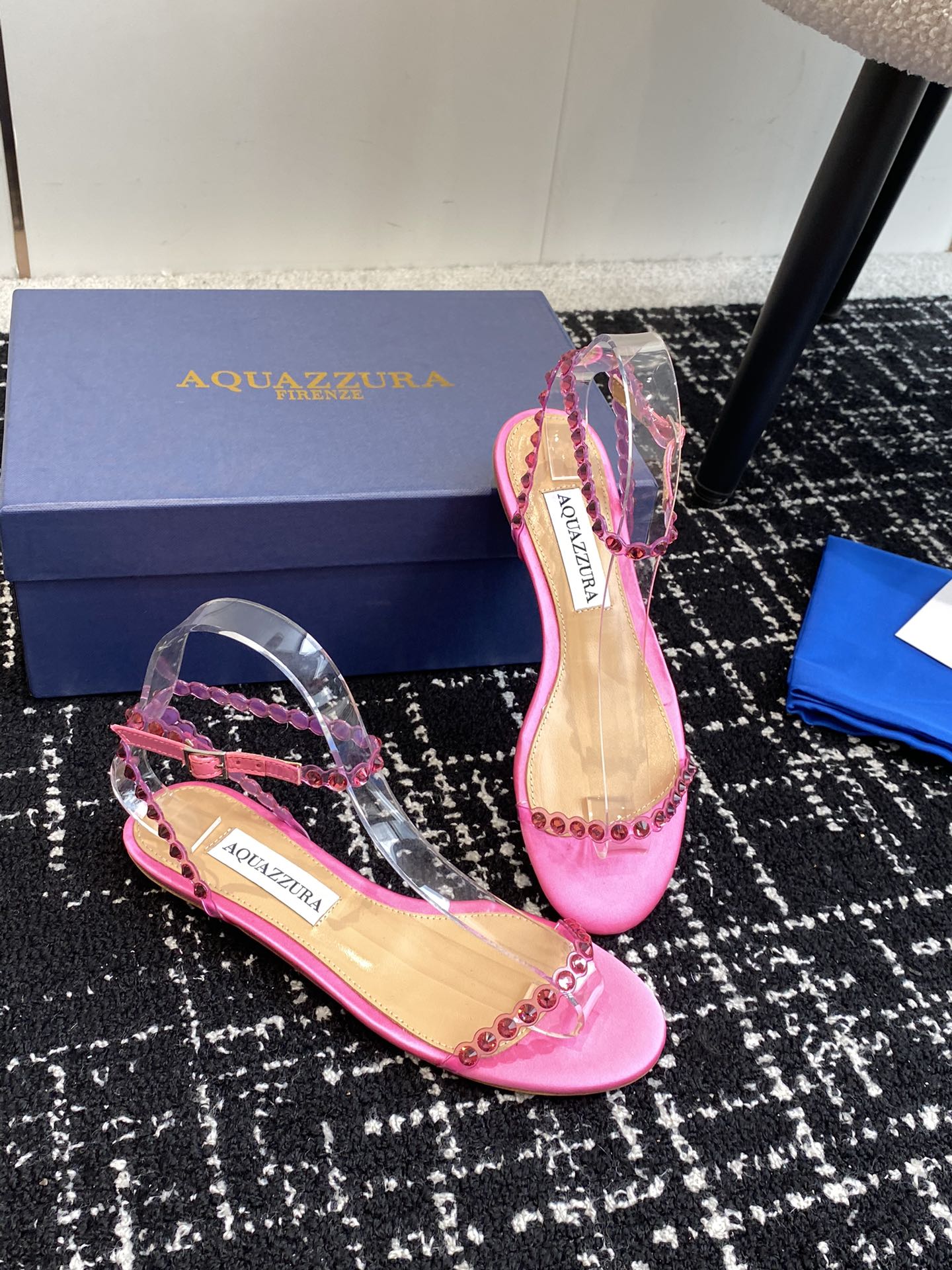 Aquazzura24ss惊艳火爆款菠萝王室贵族的钟爱雍容华贵气质高雅到手如图柜级品质进口真丝璀璨别致水